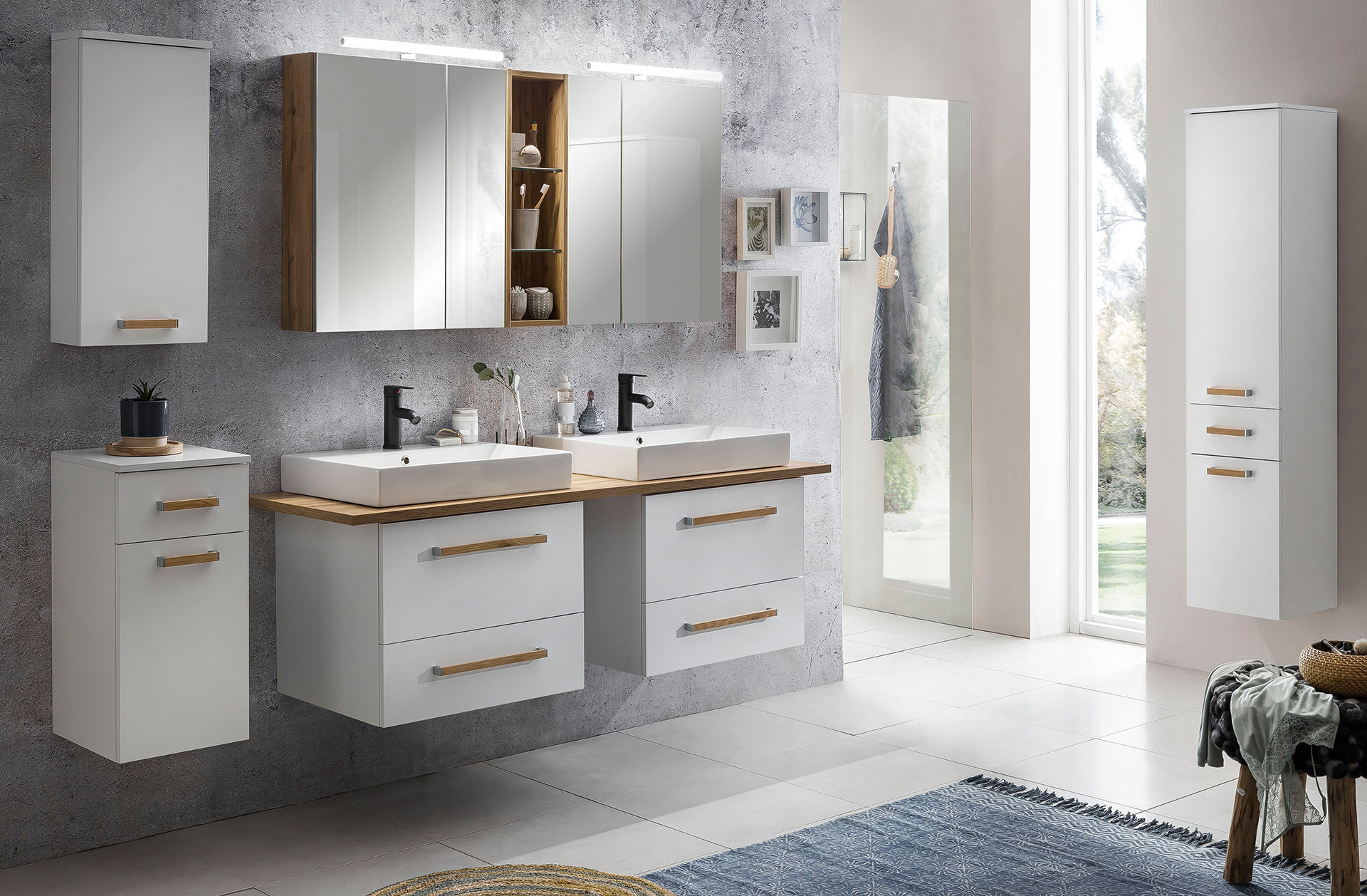 Závesné kúpeľňové skrinky