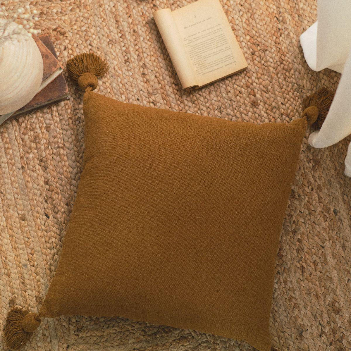 DEKOKISSEN mit Pompons 45/45/7 cm - Braun, Naturmaterialien (45/45cm) - Today