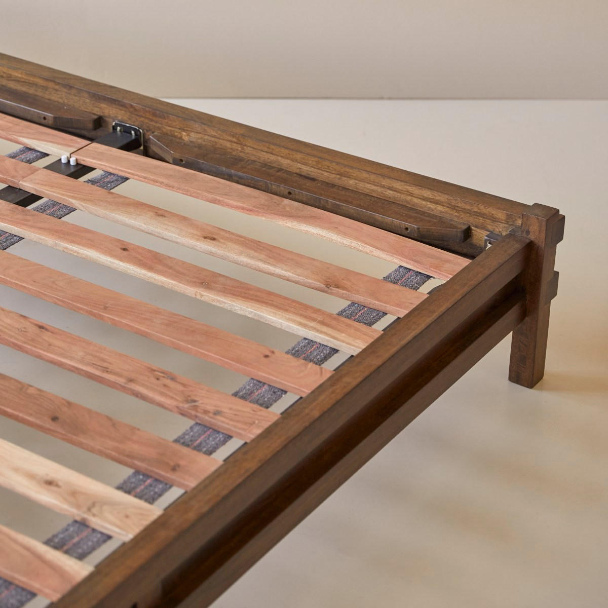 BETT Arko Braun aus Mango - Braun, Holz - Tikamoon