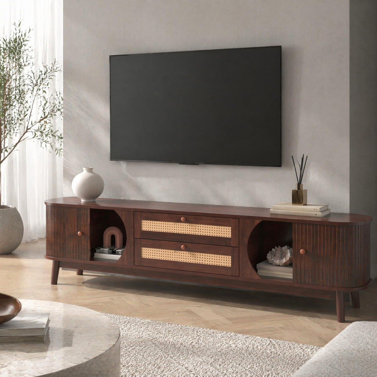 TV STOLEK v přírodním dekoru s dvířky, zásuvkami, úložným prostorem a ratanovými boky, 170×39,5×46 cm - přírodní, kompozitní dřevo (170/46/39.5cm) - STILVORA