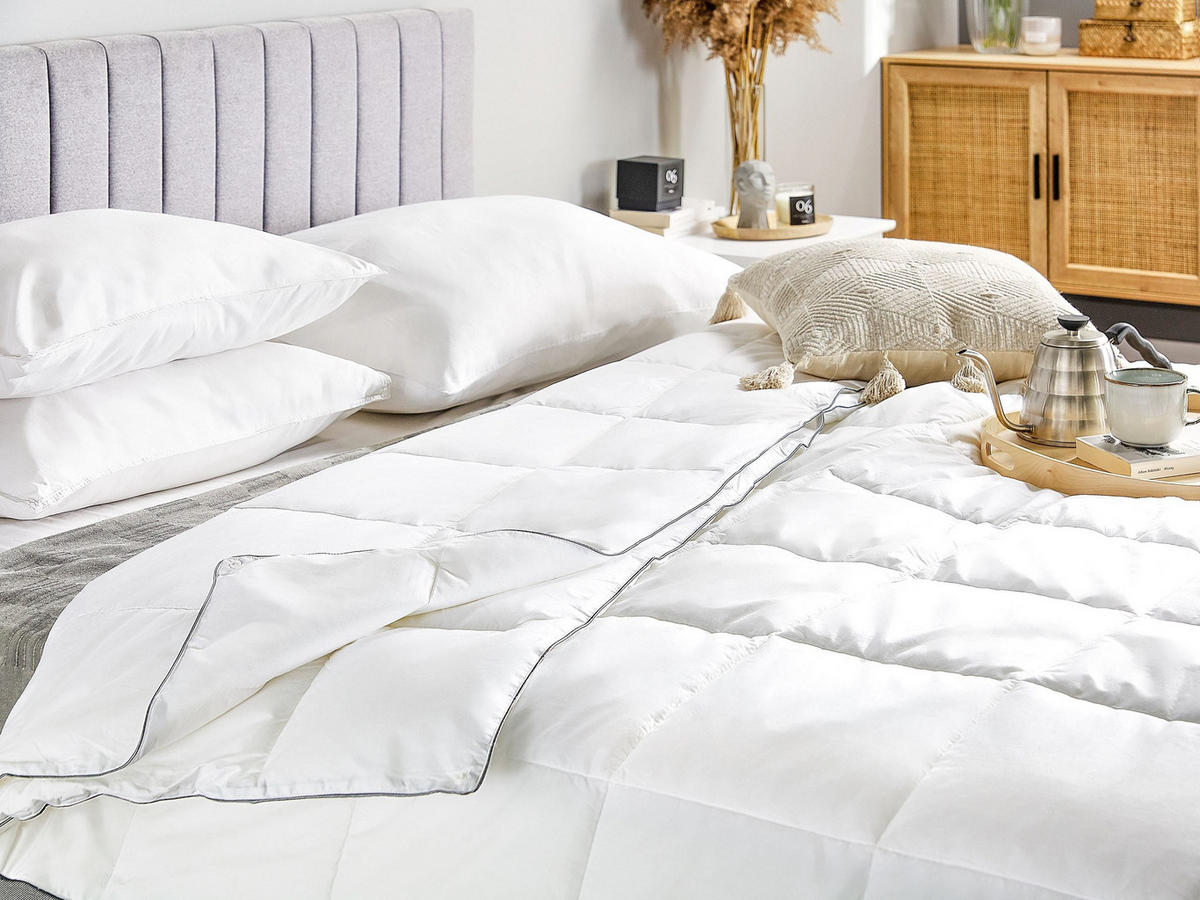 PŘIKRÝVKA Dvouvrstvá Mikrofaser 4sezónní 220/240 cm Teleno - bílá, textil (240/200cm) - Beliani