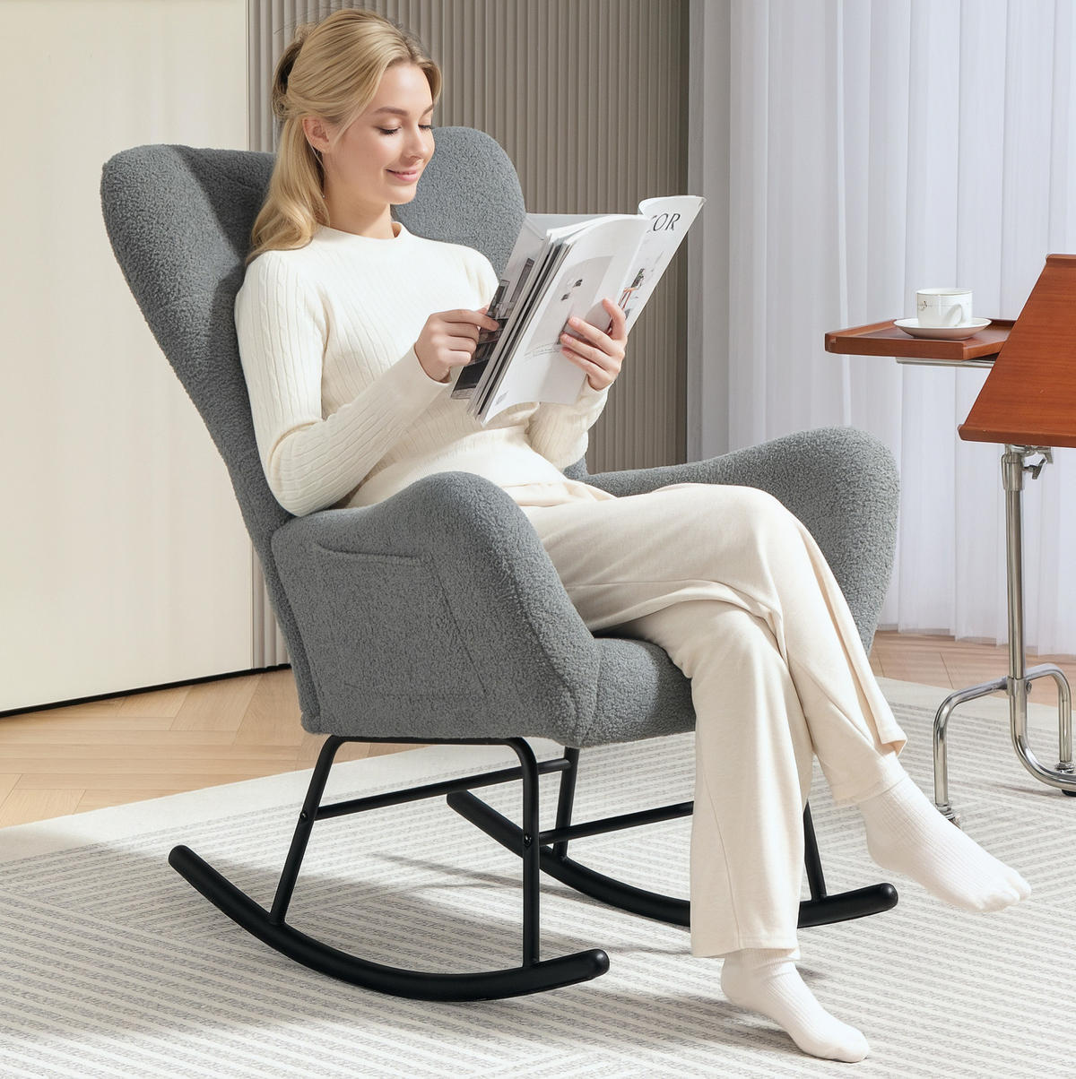 SCHAUKELSTUHL 95/67/100 cm grau aus Lammfell-Optik mit Seitentasche - Grau, Textil (67/100/95cm) - OKWISH