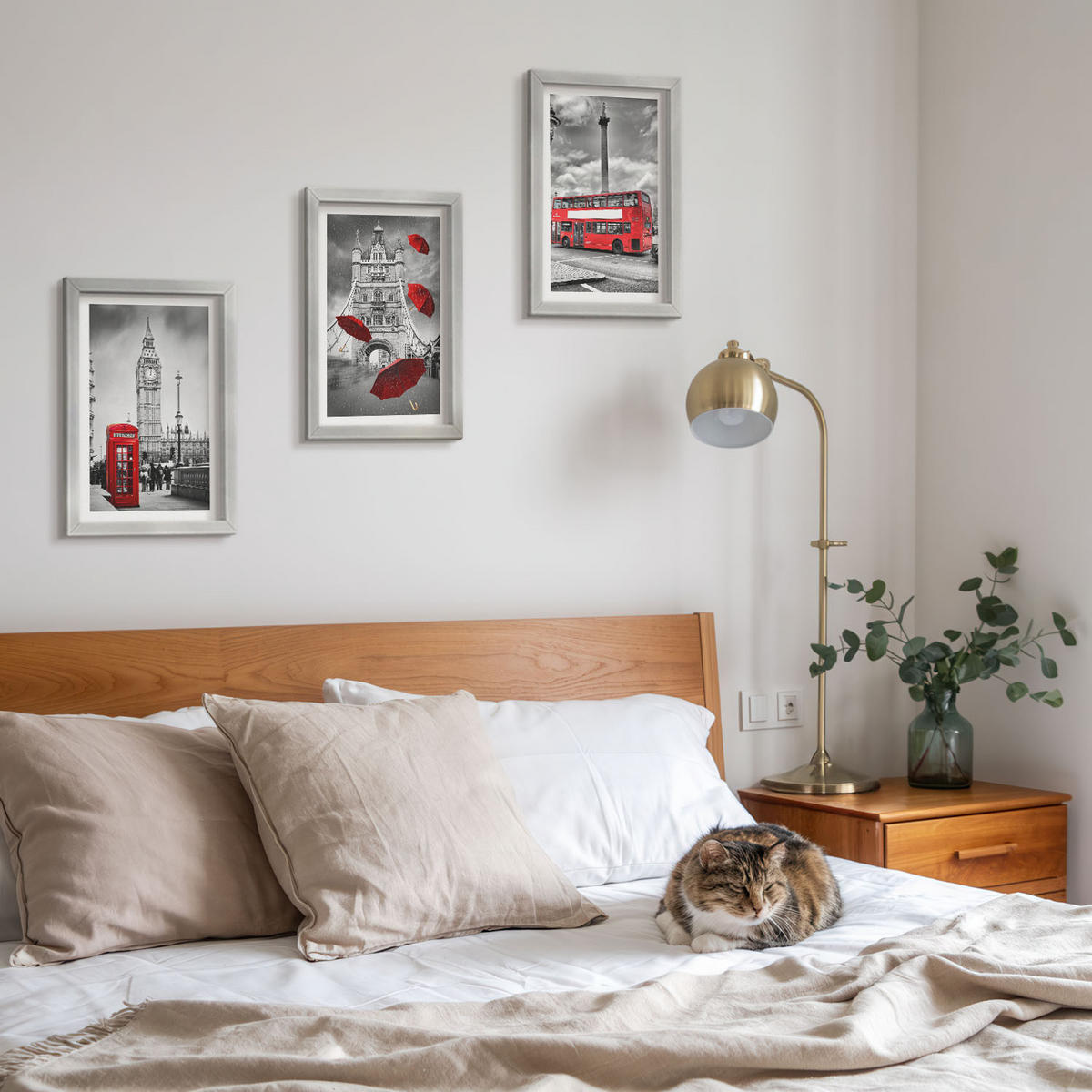 WANDBILDER 3er Set - 20x30 cm Silberner Rahmen - Roter Regenschirmstand und Londoner Bus - Silberfarben, Kunststoff (20/30cm) - ArtPrintCave