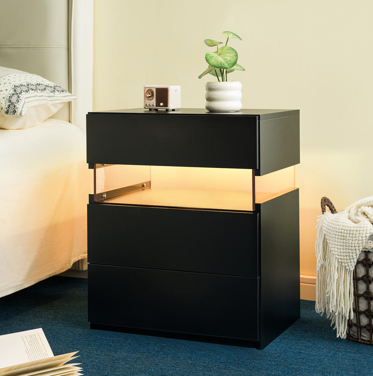 NACHTTISCH 48/38/61 cm schwarz aus Holzwerkstoff mit 3 Schubladen und LED-Beleuchtung - Schwarz, Holzwerkstoff (38/61/48cm) - OKWISH