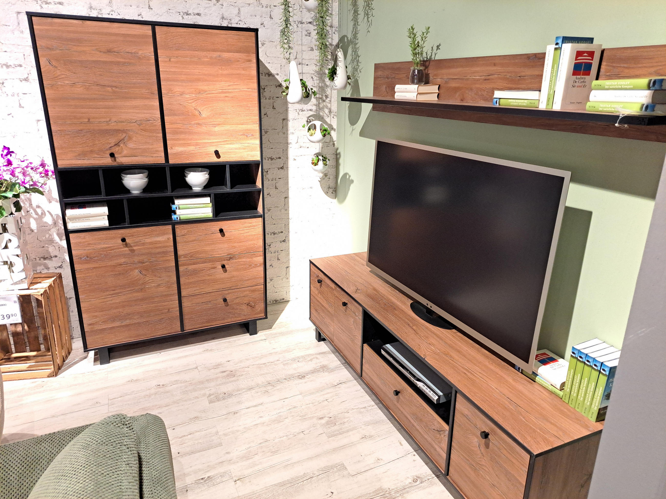 VITRINA + TV ELEMENT + POLIČKA SEWILL