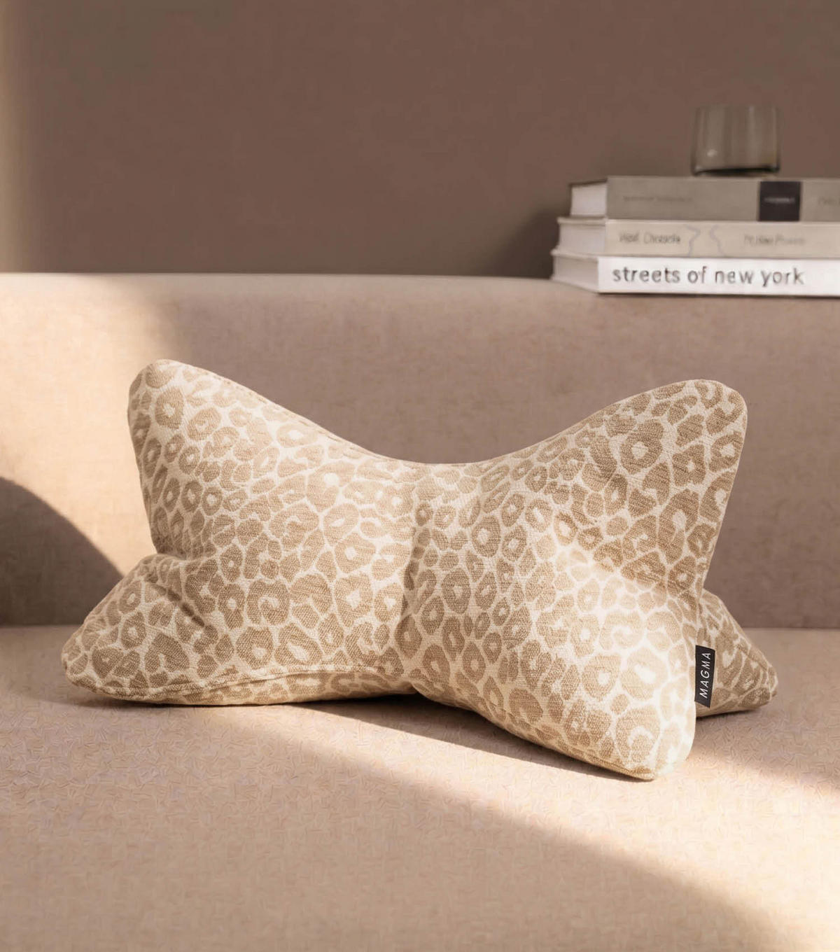 NACKENKISSEN Leseknochen Nook - Beige, Textil (42/22cm) - Mokebo