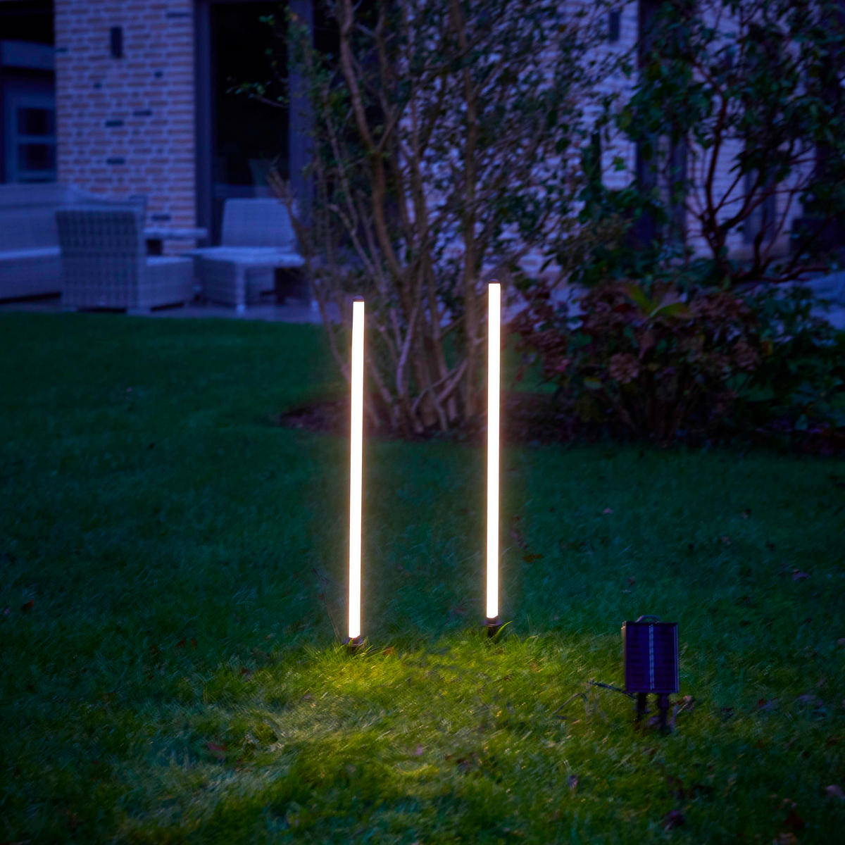 SOLAR-LED-GARTENSTECKER - warmweiß mit Dämmerungssensor und wetterfestem Design für Garten und Terrasse - Weiß, Kunststoff (3.5/3.5/77cm) - Northpoint
