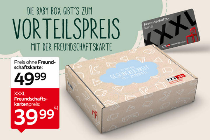Die Baby Box gibts zum Vorteilspreis mit der Freundschaftskarte. Preis ohne Freundschaftskarte 49,99. XXXL Freundschaftskartenpreis 39,99. Abgebildet Babybox mit Text Mit der Extraportion Geschicklichkeit 19-24 Monate, dazu XXXLutz Freundschaftskarte.