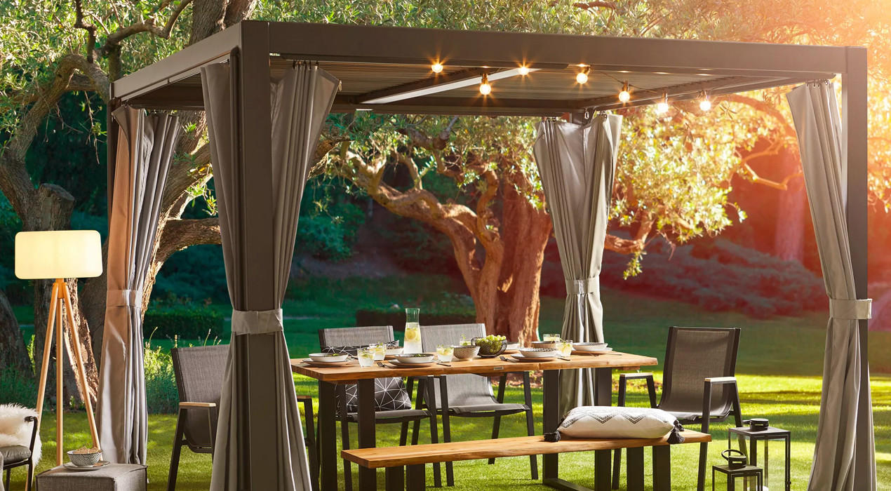 Pavillons: Eleganter Sonnen- & Regenschutz im Sommer