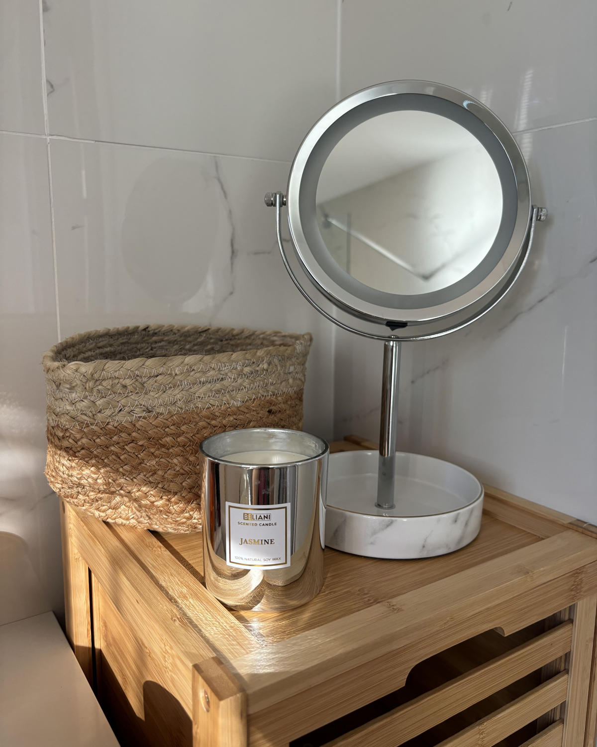 KOSMETIKSPIEGEL silber/weiß mit LED-Beleuchtung 20 cm Savoie - Silberfarben/Weiß, Metall (20/34/15cm) - Beliani