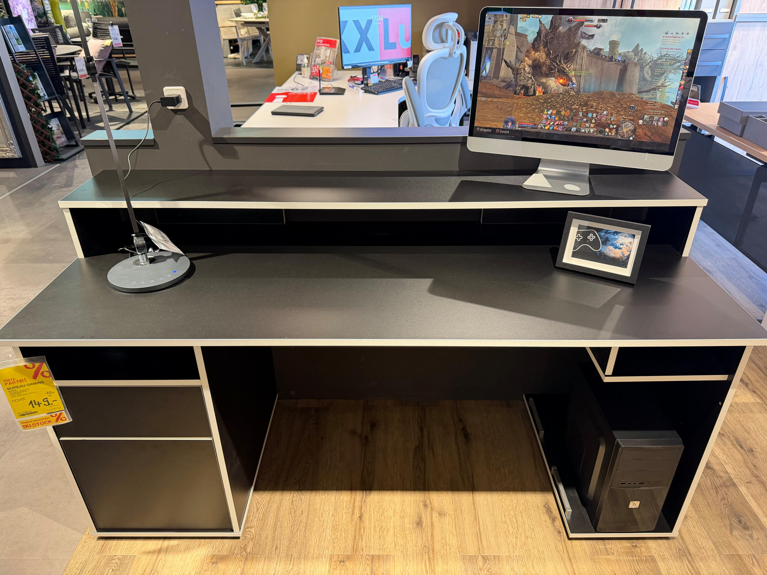 Bureau, Gaming - Novel