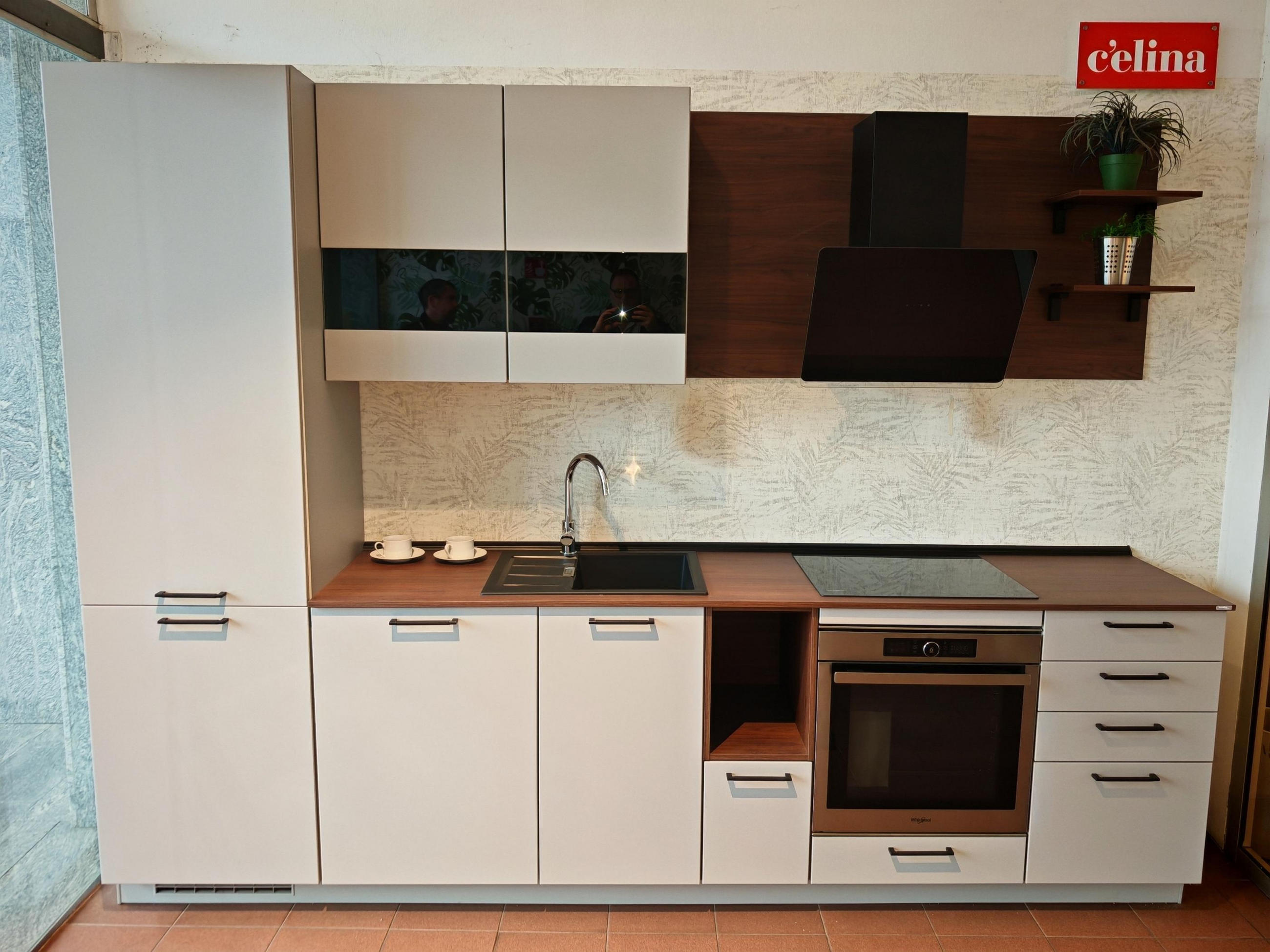 VGRADNA KUHINJA FABIAN - Celina