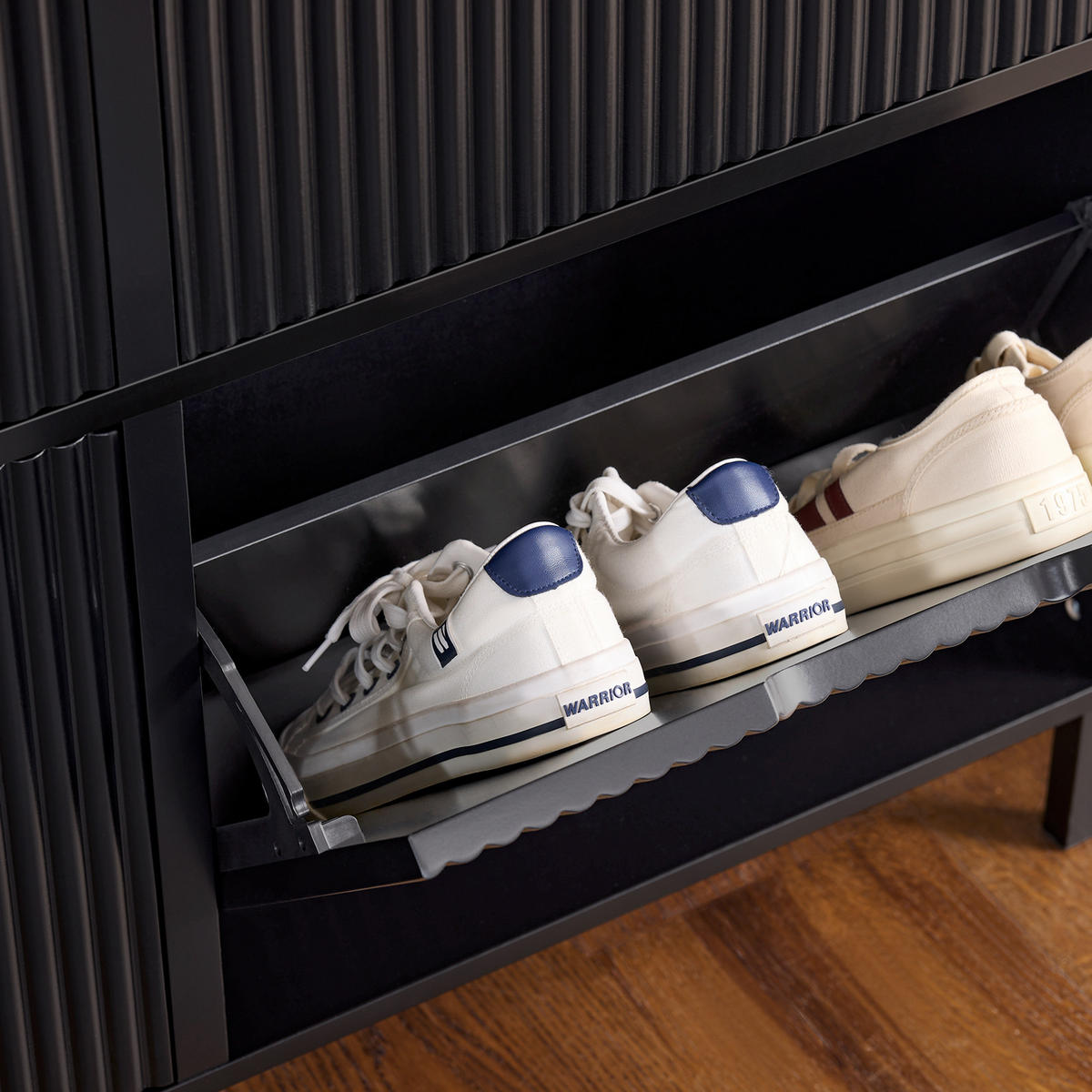 SCHUHSCHRANK mit 4 Klappen schmal 100x91x19cm Schwarz - Schwarz, Holzwerkstoff/Metall (100/91/19cm) - SoBuy