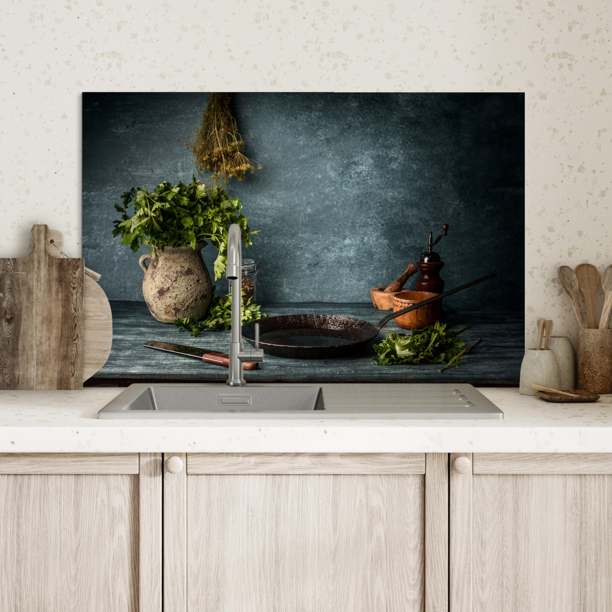SPRITZSCHUTZ KÜCHE Kräuter - Gewürze - Pfanne - Messer - Grau - Rustikal 60x40 cm - Petrol, Metall (60/0.3/40cm) - MuchoWow