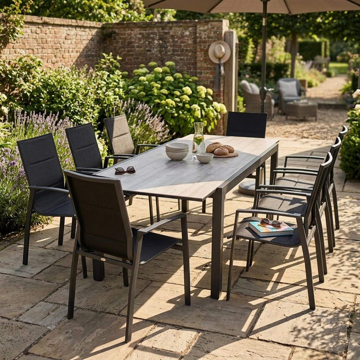 GARTEN-GARNITUR Ashford - 9-teilige Garten-Essgruppe (8x Stapelsessel mit Armlehnen, 1x Ausziehtisch 180/240x100cm), Gestell Aluminium - Schwarz, Metall - TPFGarden
