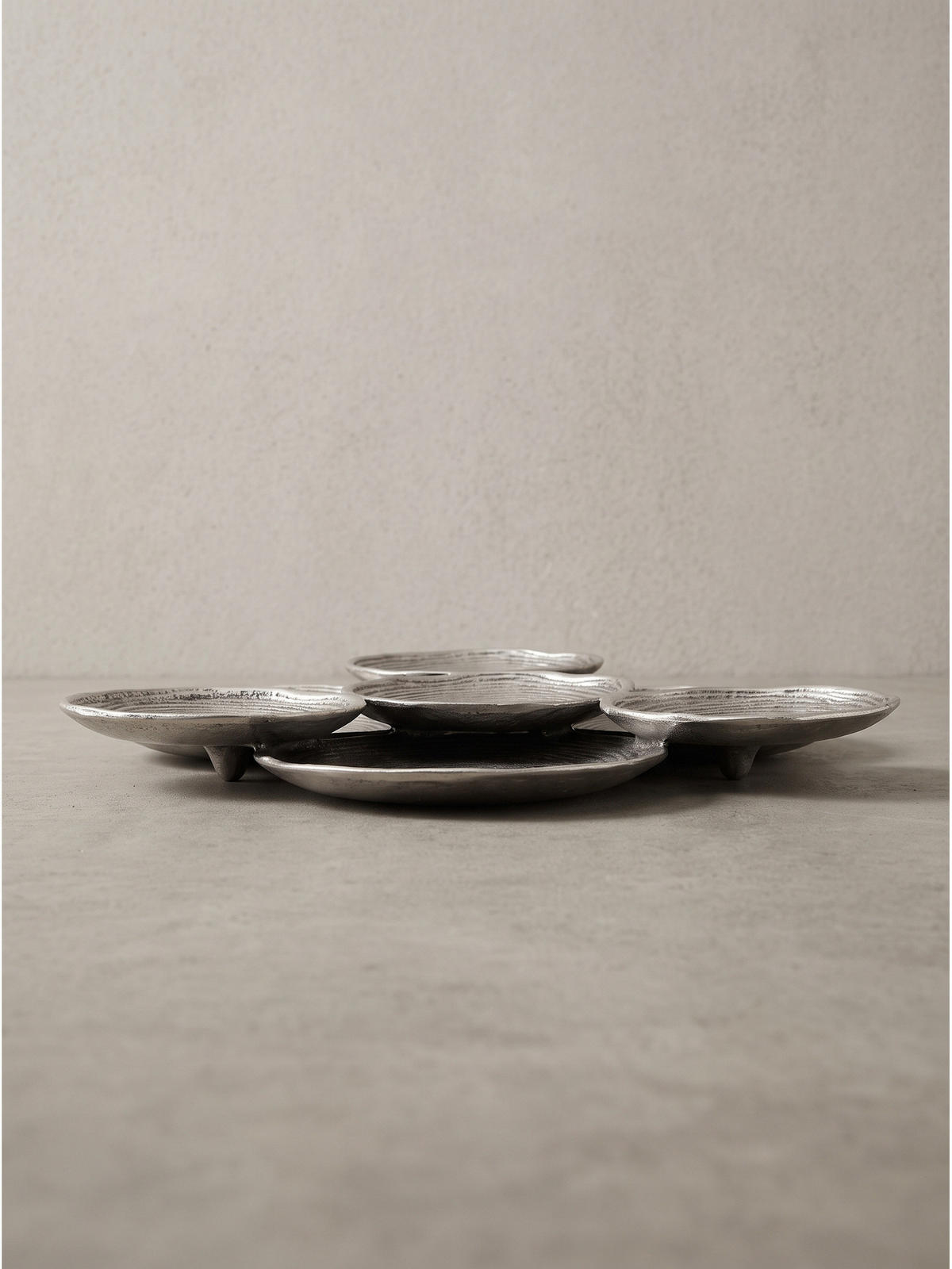 DEKOSCHALE CARMONA, Aluminium, handgefertigt, Silber, Ø 44 x 4 cm - Silberfarben, Metall (44/4cm) - KADIMA DESIGN