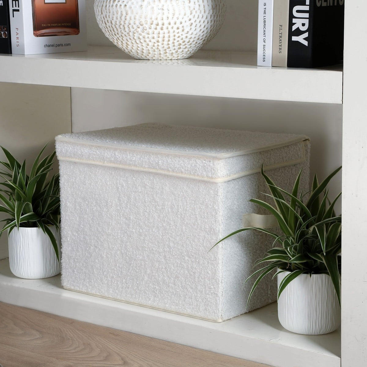 AUFBEWAHRUNGSBOX mit deckel aus bouclé-stoff in ecru - 40/28/30 cm - Ecru, Textil (30/28/30cm) - Calicosy