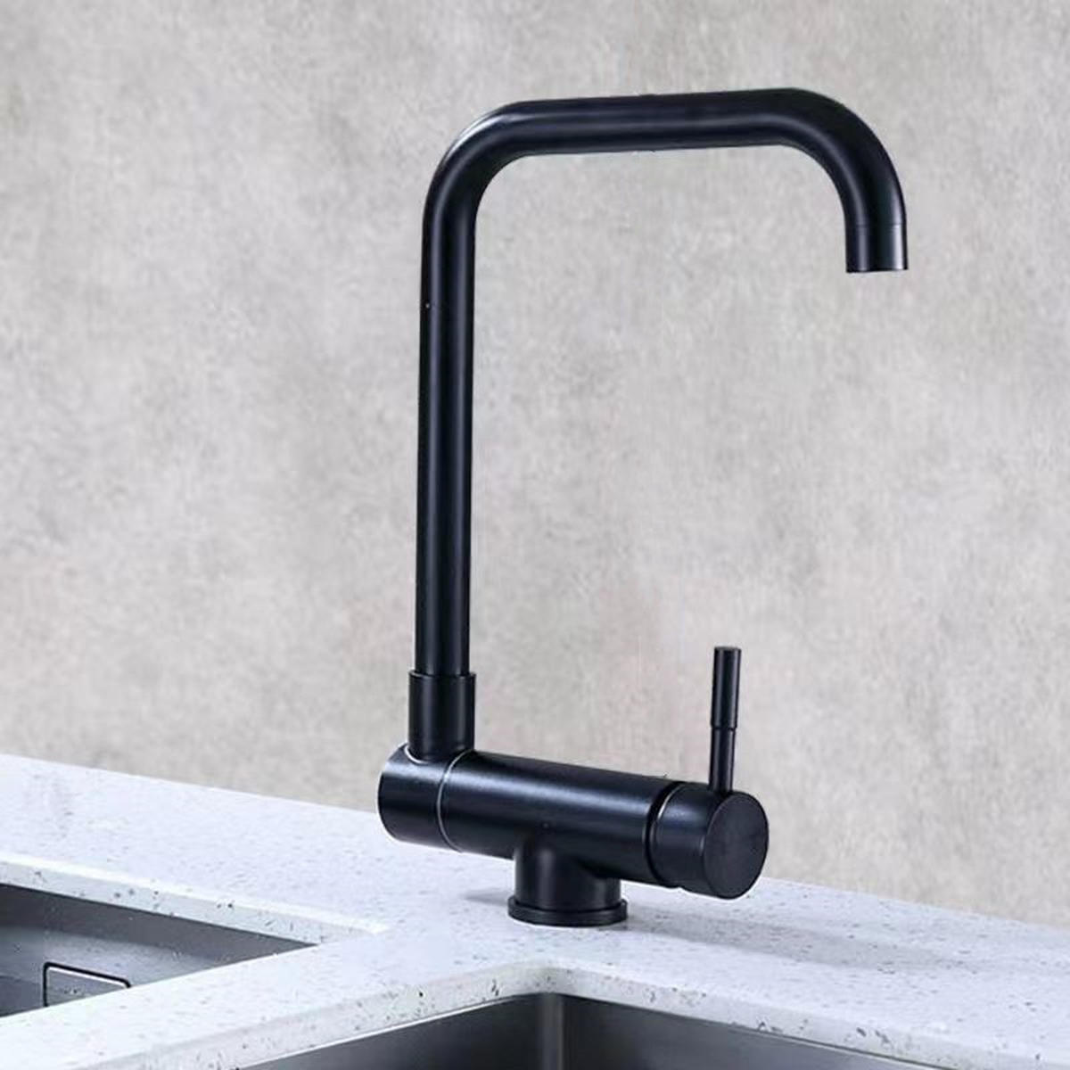 BADEZIMMERARMATUR mit 60 cm Zulaufrohr, schwarz, schwenkbar. - Schwarz, Metall (40/10/25cm) - Vallsero