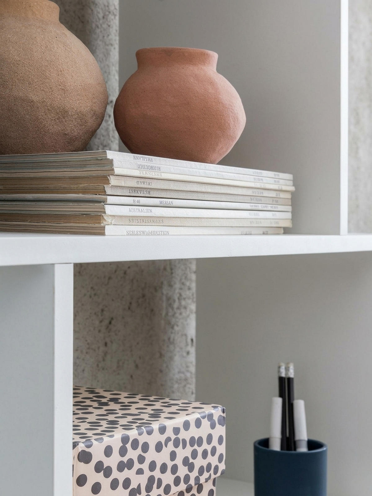 BÜCHERREGAL – Zickzack, Mattweiß, 6 Fächer, Anti-Rutsch-Noppen - Weiß, Holz (70/191/24cm) - KADIMA DESIGN