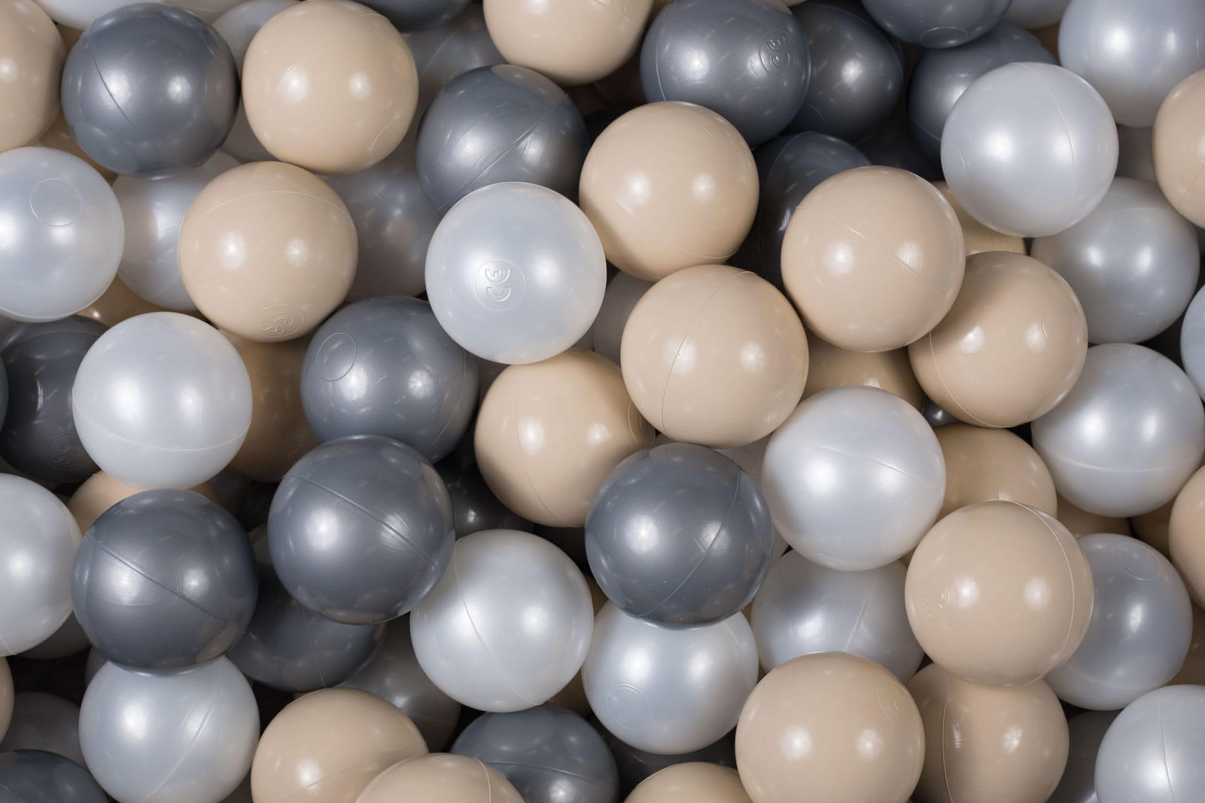 BÄLLE für Bällebad, Spielbälle, Plastikbälle für Kinder Set 50 pcs.: Beige/Perlweiß/Silber - Hellbraun, Textil (7/7/7cm) - MeowBaby