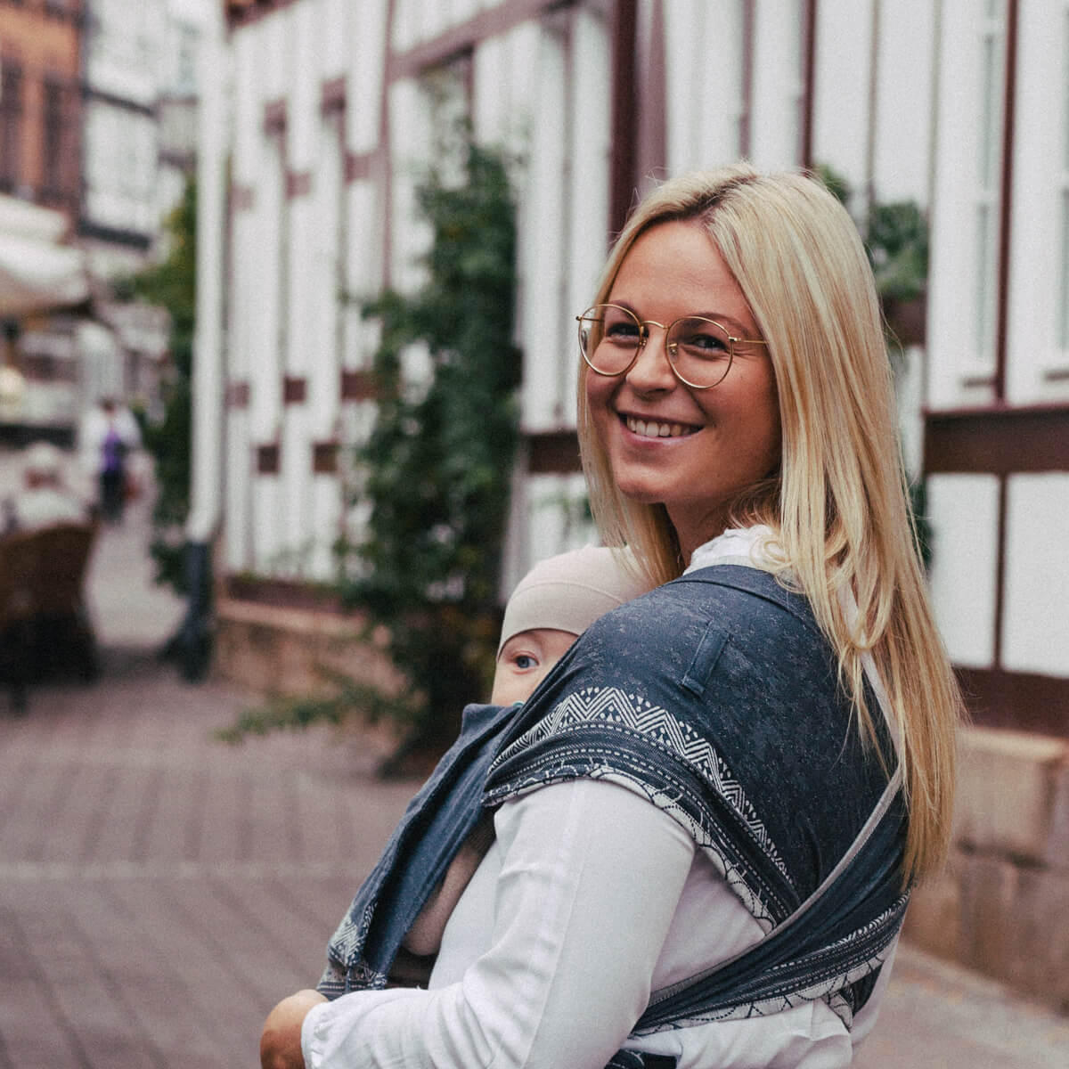 BABYTRAGE Hop-Tye Advanced - Blaugrau/Graphitfarben, Textil (26.5/7.2/38.5cm) - Hoppediz