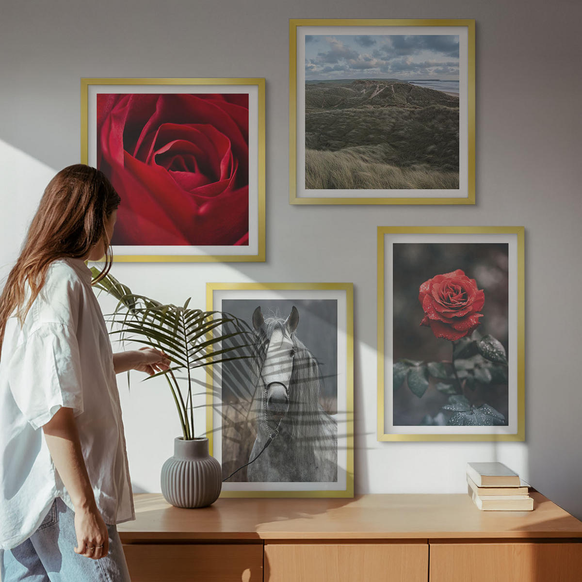BILDER SET 4er Set - 50x50 cm & 40x60 cm Goldrahmen - Rote Rosen auf pferdegrauem Hintergrund - Goldfarben, Kunststoff (50/50cm) - TULUP