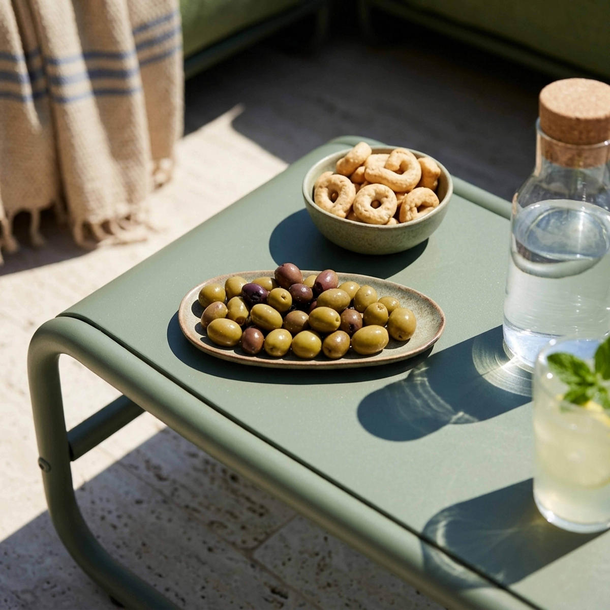 BEISTELLTISCH, kaktusgrün - Grün, Metall (85/40/30cm) - Oviala