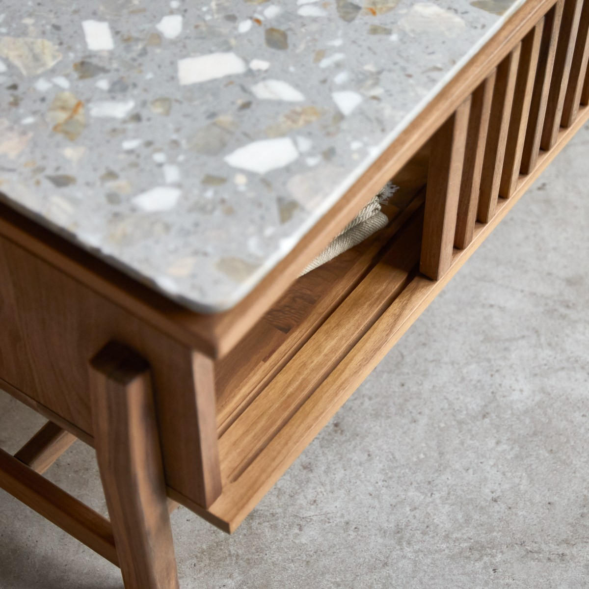 TV-SCHRANK Isaure Dunkelbraun aus Walnuss - Dunkelbraun, Holz (175/45/45cm) - Tikamoon