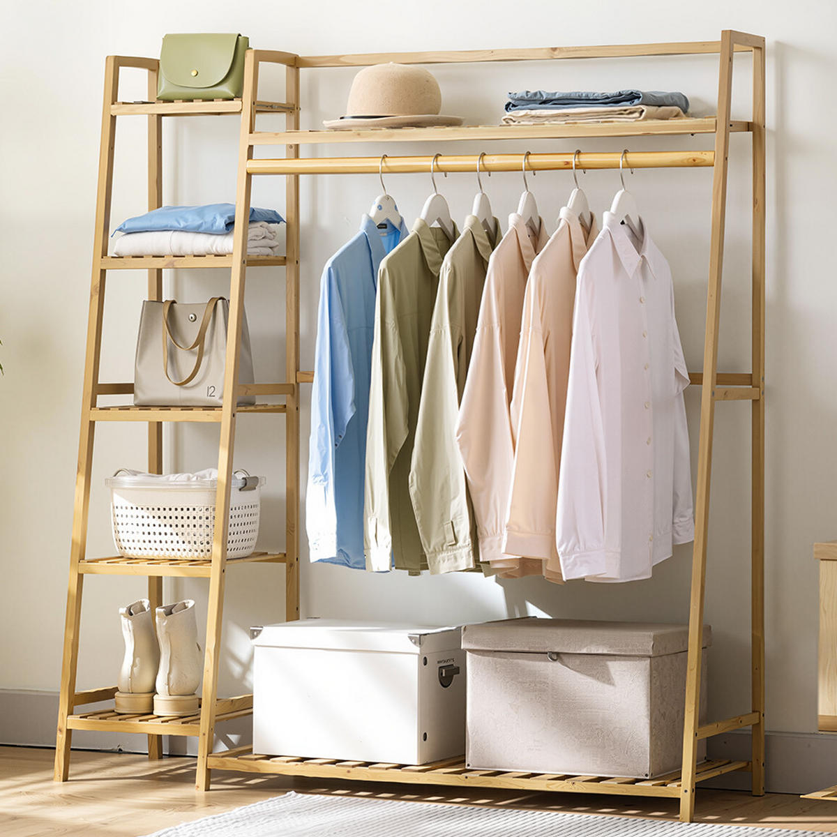 GARDEROBENSTÄNDER 110/40/140 cm 7-Ablagefächer Kleiderstange Haken Freistehend Bambus Naturfarben - Naturfarben, Holz (110/140/40cm) - Livingandhome