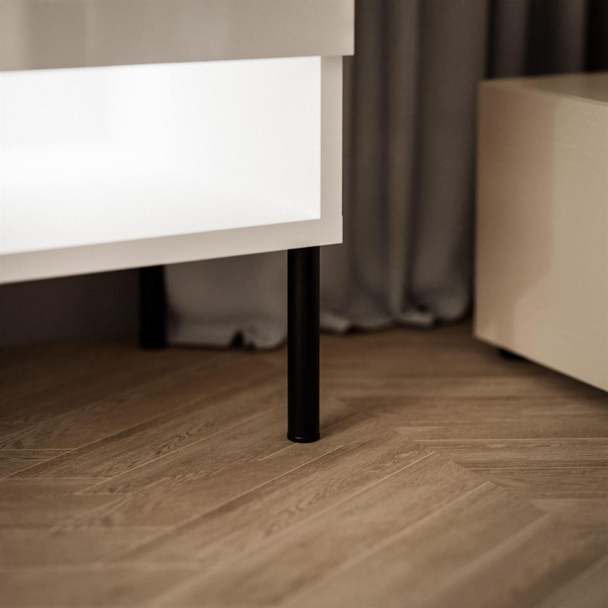 LOWBOARD RTV Schrank CALANTE 90 cm auf geraden schwarzen Beinen - Kaschmir/Schwarz, Holzwerkstoff/Metall (90/44/35cm) - Lookway