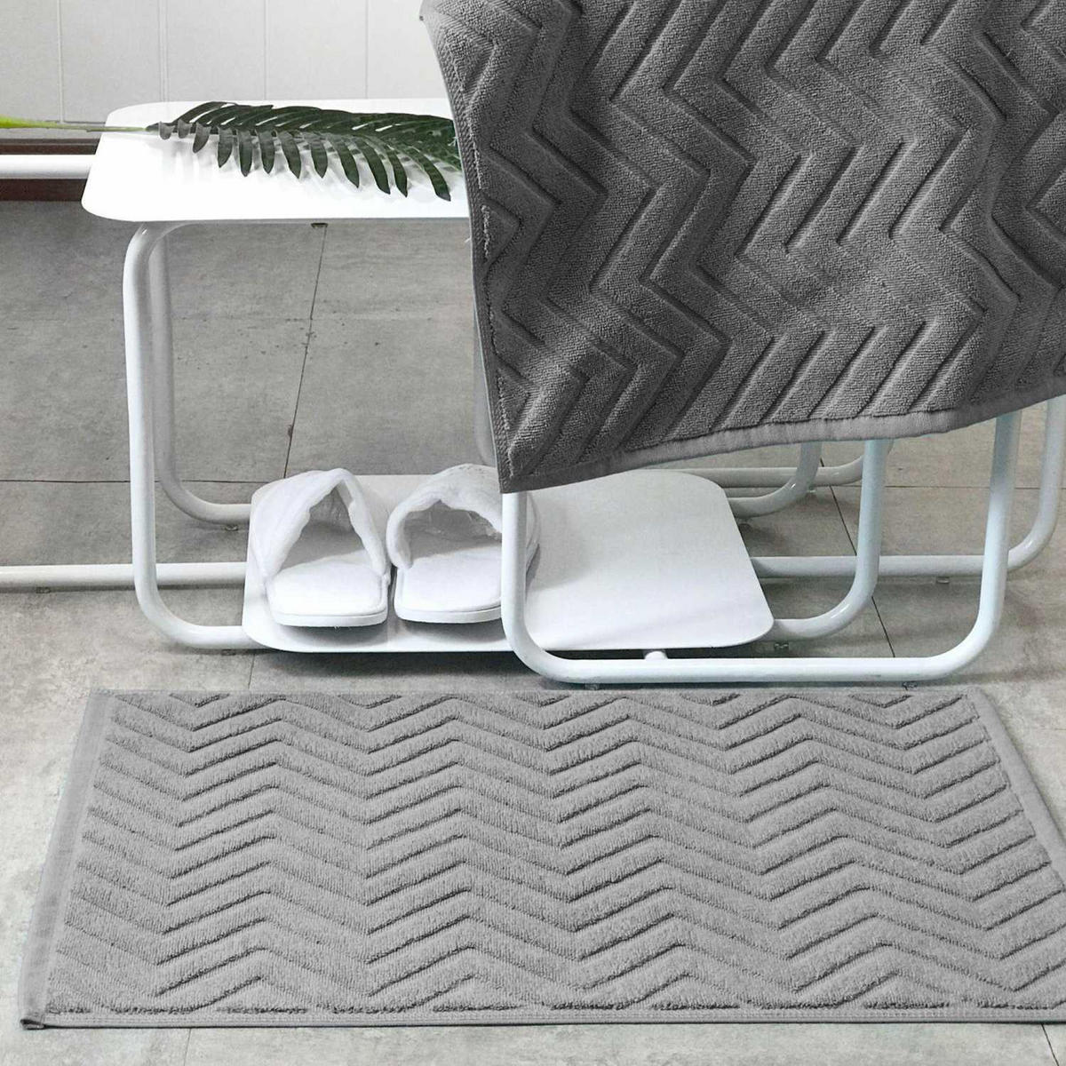 BADEMATTE rutschfest mit Memory-Schaum (Grau) - Grau, Textil (50/80cm) - Intirilife