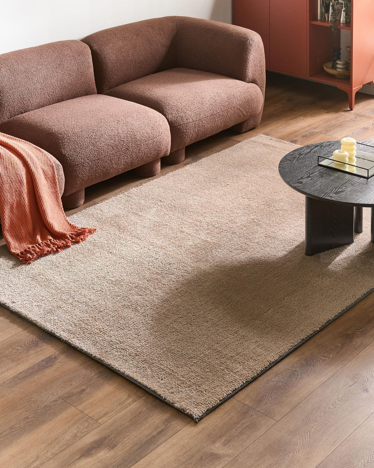 CHLUPATÝ KOBEREC SHAGGY Pískově béžový 160/230 cm Demre - písková barva/béžová, textil (160/230cm) - Beliani