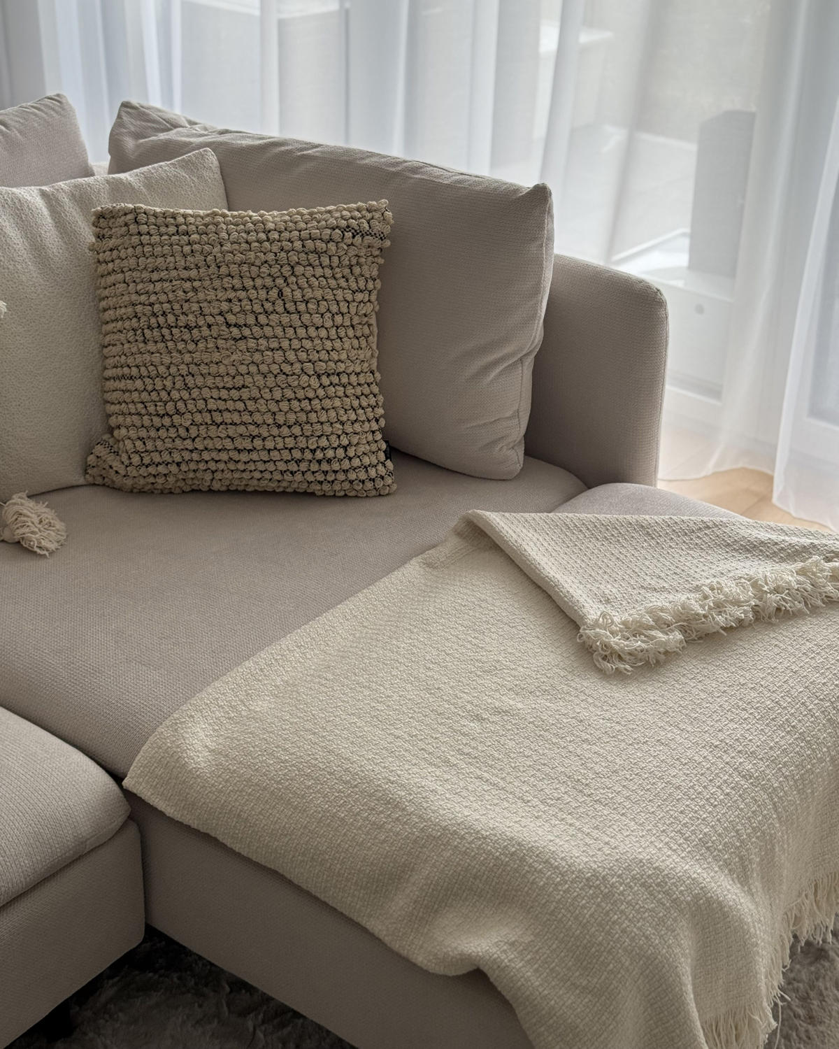 DEKORATIVNÍ POLŠTÁŘ sada 2 ks Béžový 45/45 cm Howea - béžová, textil/přírodní materiály (45/45cm) - Beliani