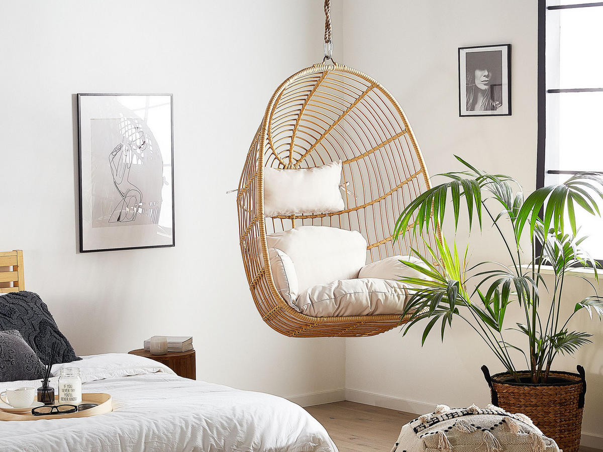 HÄNGESESSEL PE Rattan natürlich/beige mit Sitzkissen Casoli - Beige/Naturfarben, Kunststoff (84/113/70cm) - Beliani