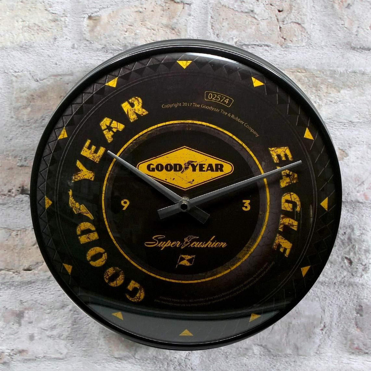 WANDUHR 31 cm Goodyear Goodyear Wheel - Gelb/Schwarz, Metall (31/31/5cm) - Nostalgic-Art