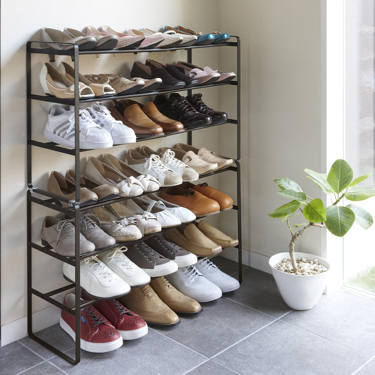 SCHWARZES Schuhregal, ausziehbar, 3 Ebenen - L41-70 cm - Schwarz, Metall (25/46/41cm) - Yamazaki