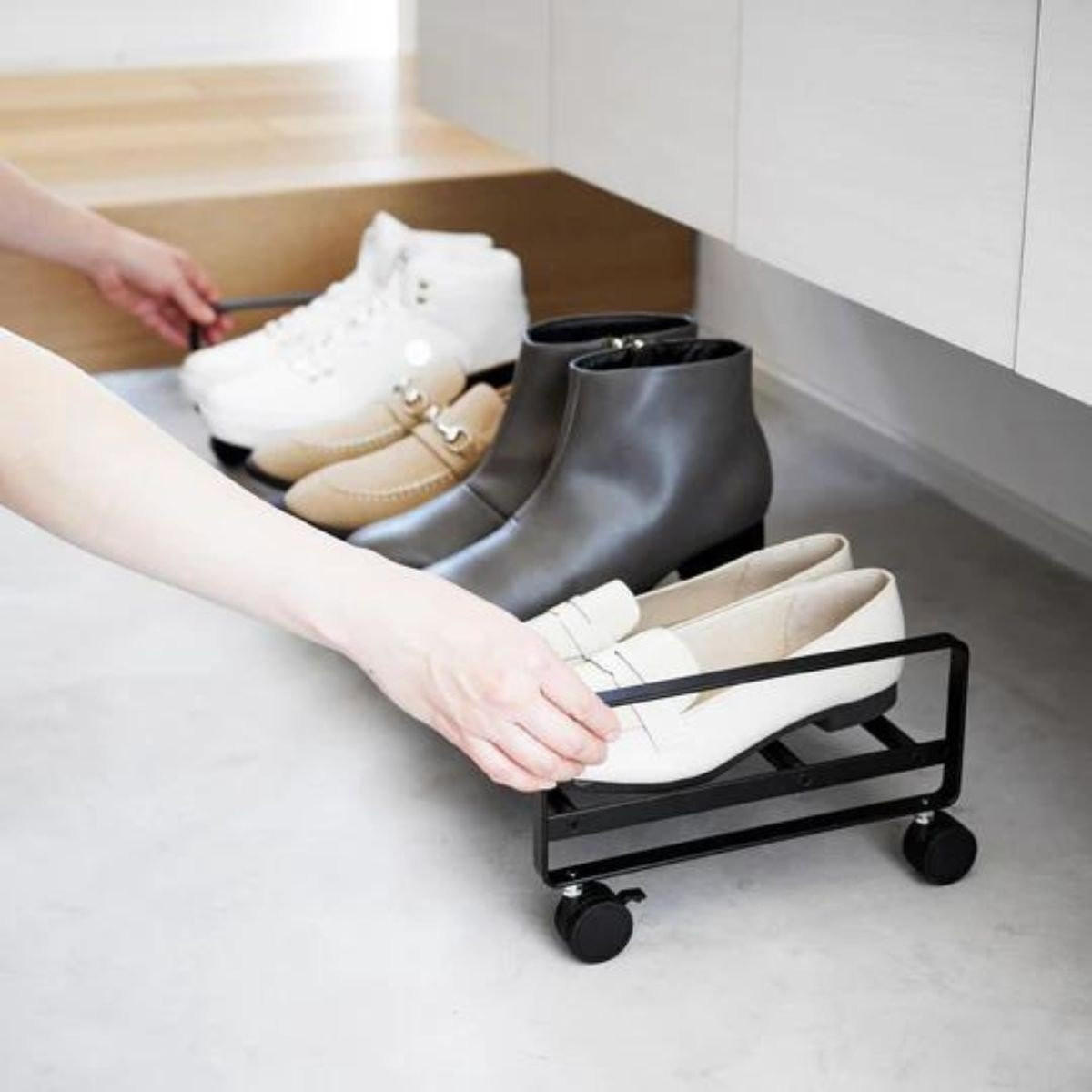 SCHUHREGAL auf rollen - tower 83,5/27,5/14,5 cm - Schwarz, Metall (27.5/14.5/83.5cm) - Yamazaki