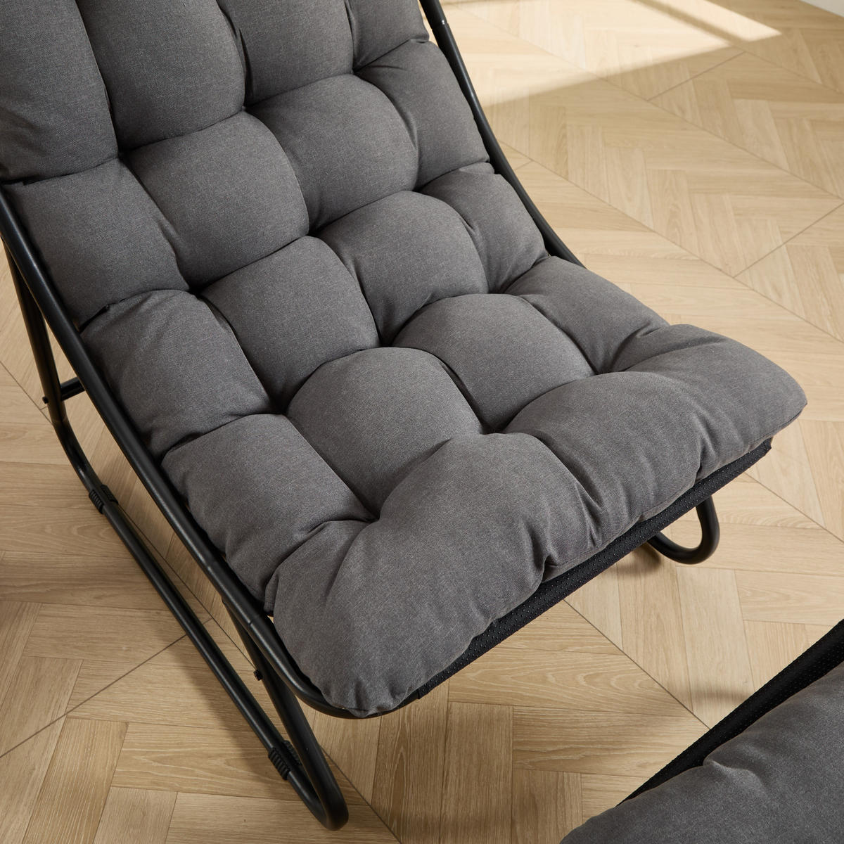RELAX Schaukelstuhl mit Dickem Kissen und Hocker Metallrahmen für Garten Balkon Wohnzimmer - Hellgrau, Metall (65/86/78cm) - PARAFTA HOME