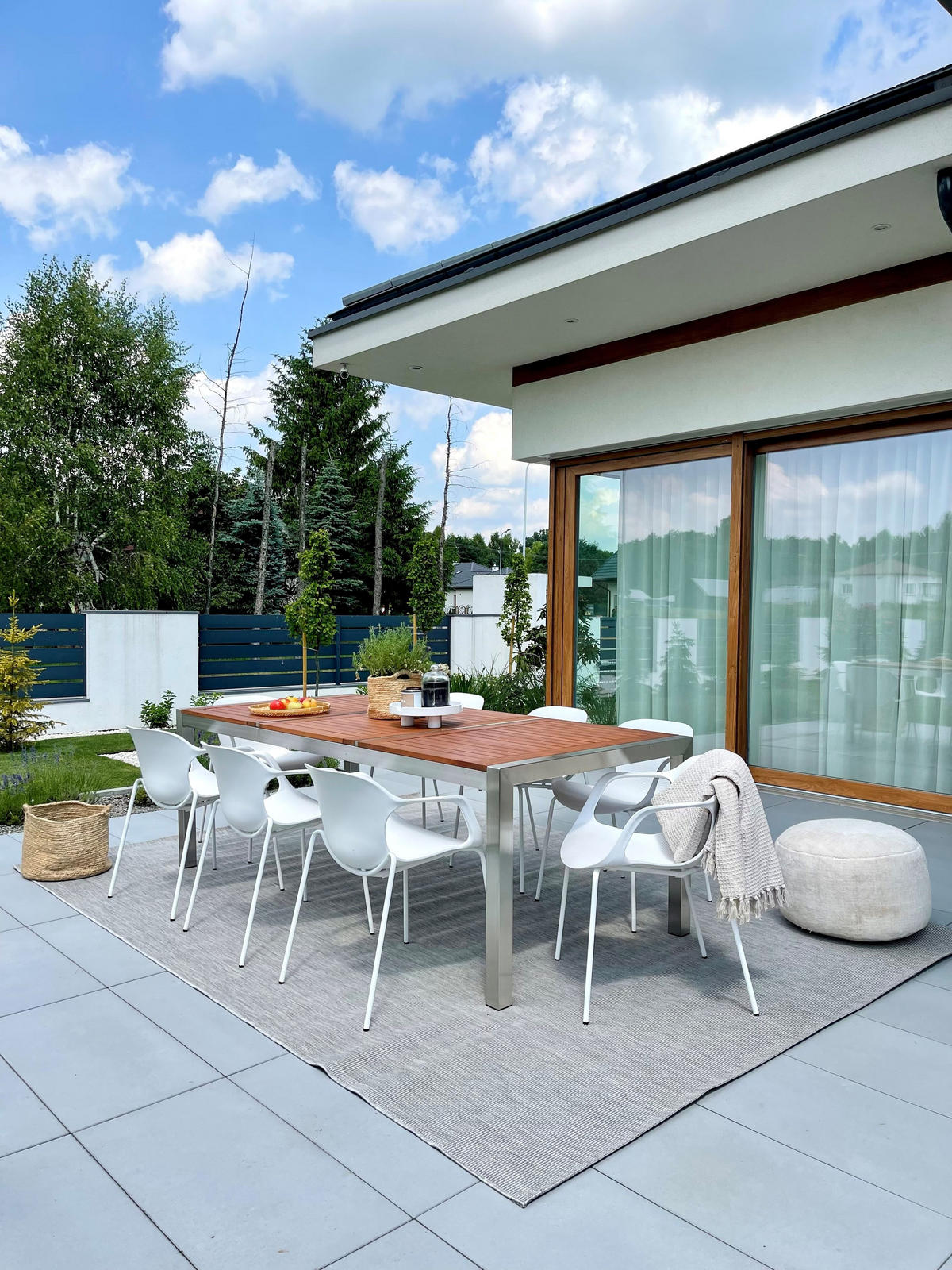GARTENTISCH Eukalyptusholz hellbraun 220/100 cm Grosseto - Hellbraun/Silberfarben, Metall (220/100/74cm) - Beliani
