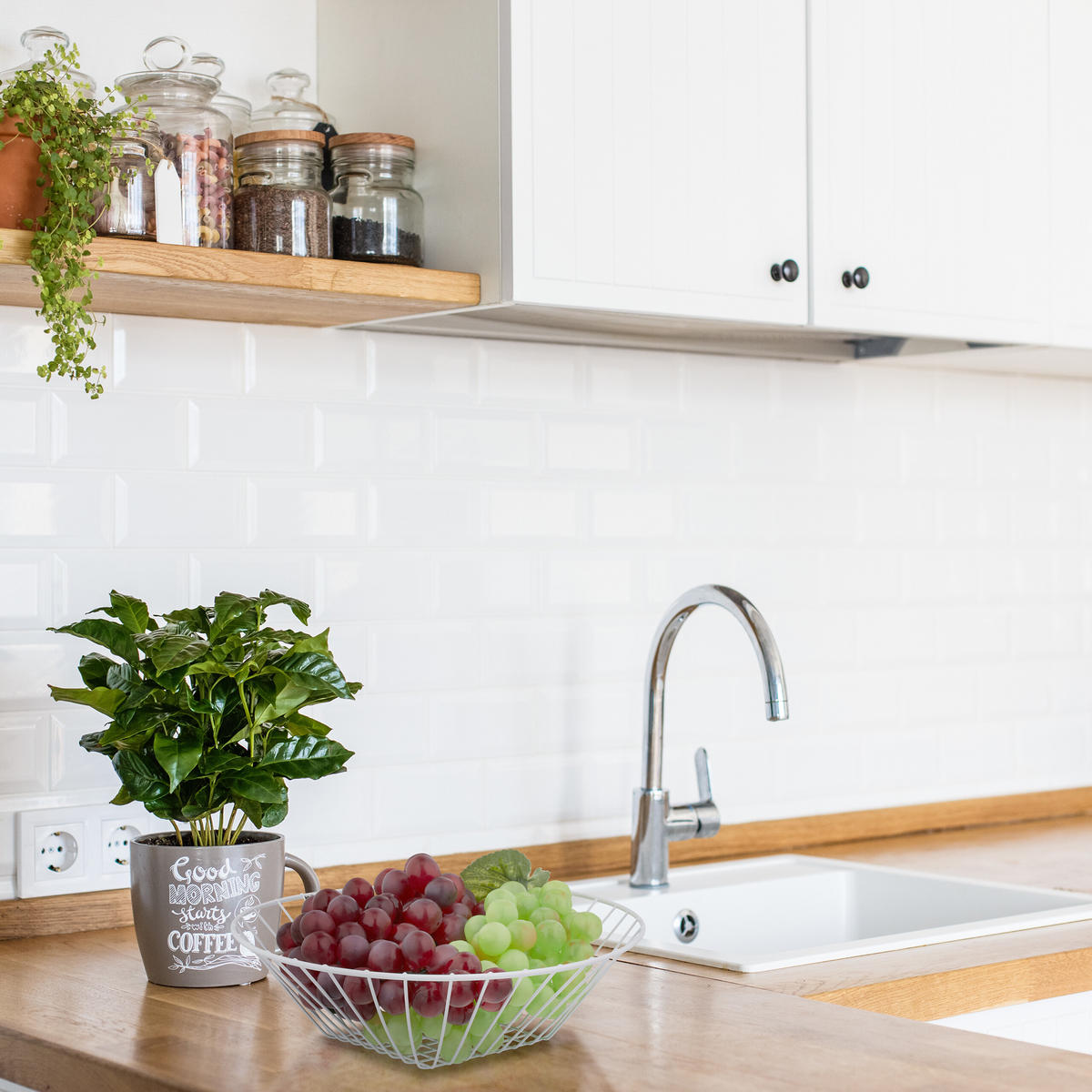 KÔŠ s ovocím - biela, kov (28/73/28cm) - Relaxdays