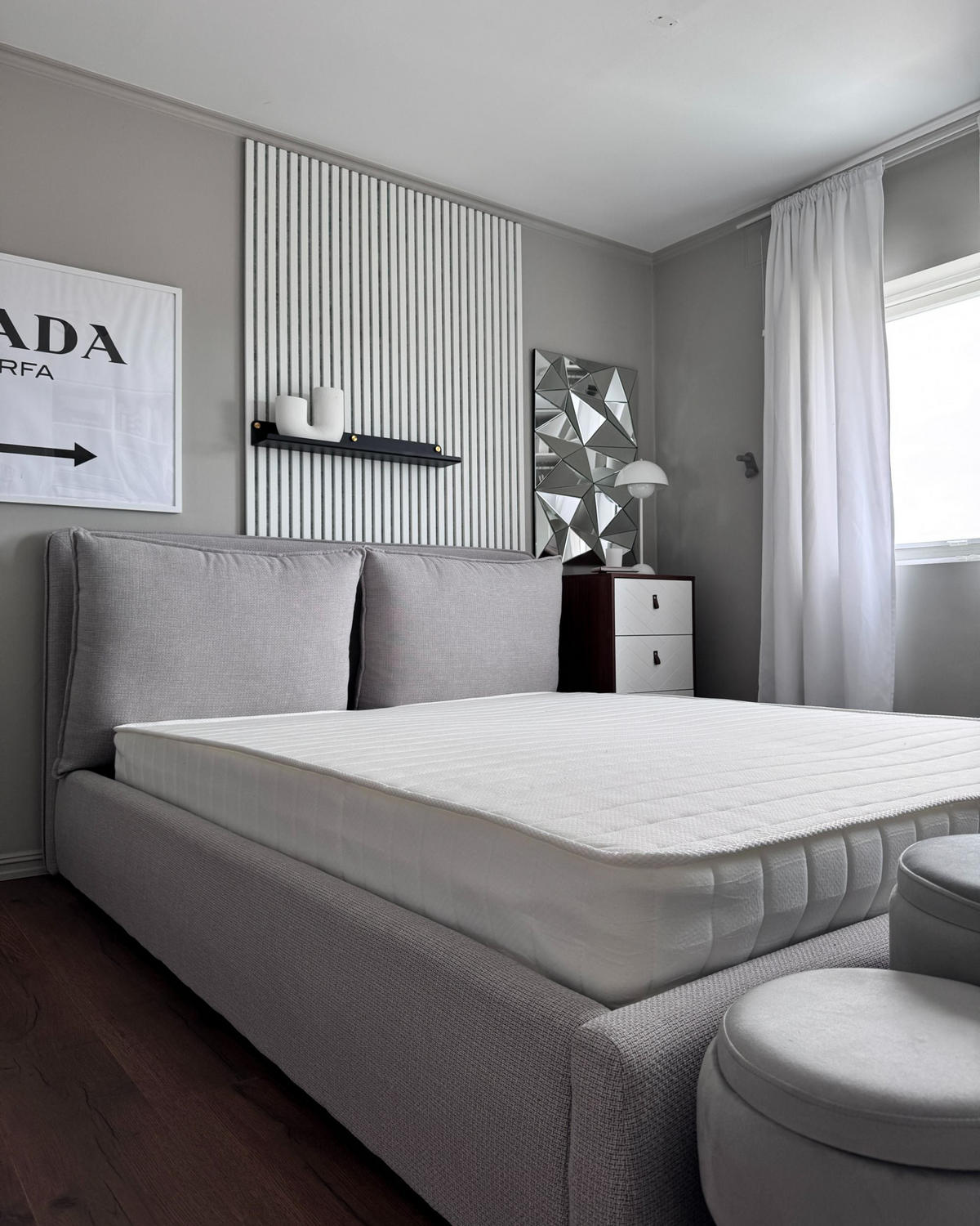 MATRACE S KAPSOVÝMI PRUŽINAMI A PAMĚŤOVOU PĚNOU H3/4 Tuhá 160/200 cm Delightful - bílá, textil (160/200cm) - Beliani