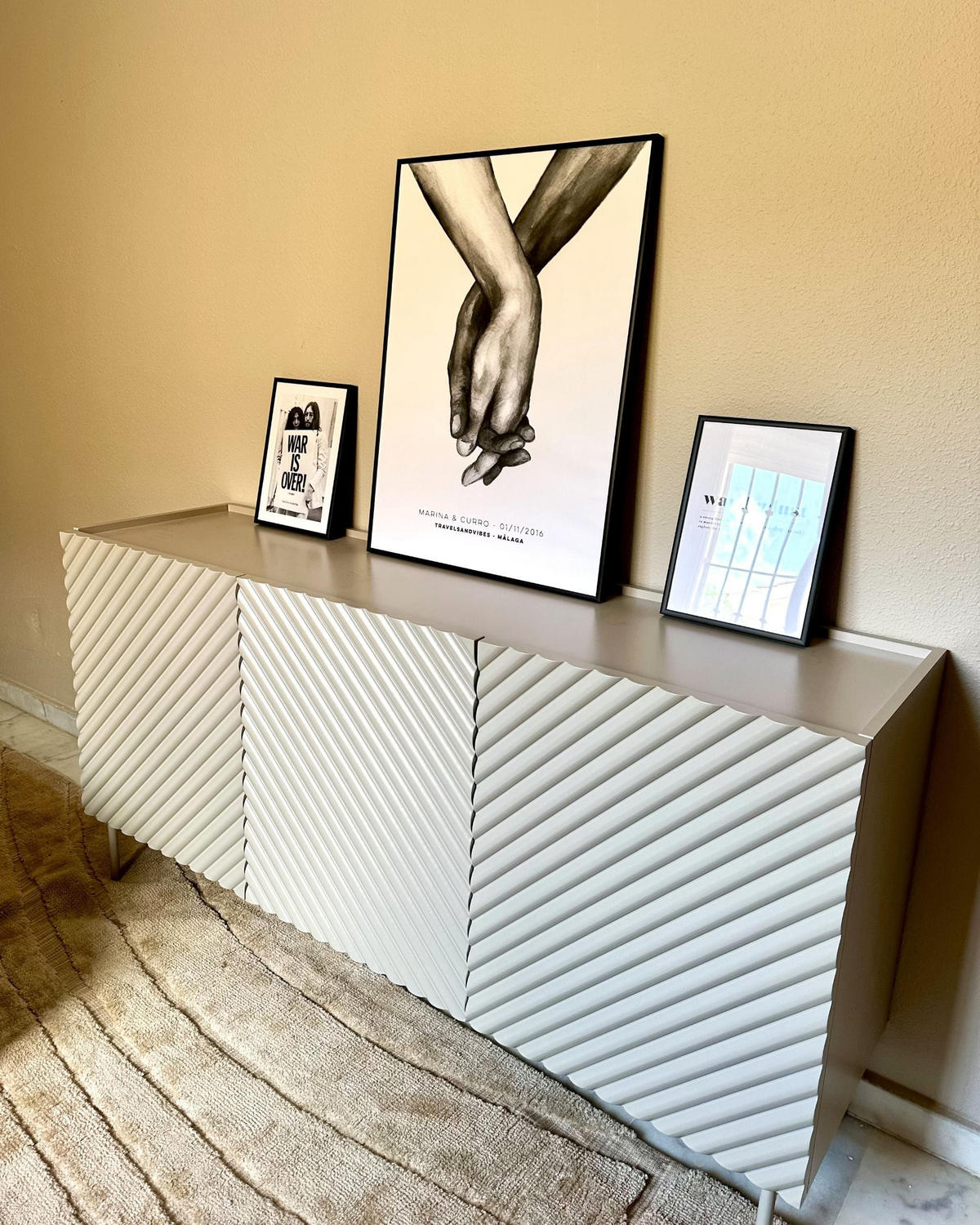 SIDEBOARD se 3 dveřmi Světle béžový Yaraka - béžová, kompozitní dřevo (150/77/40cm) - Beliani