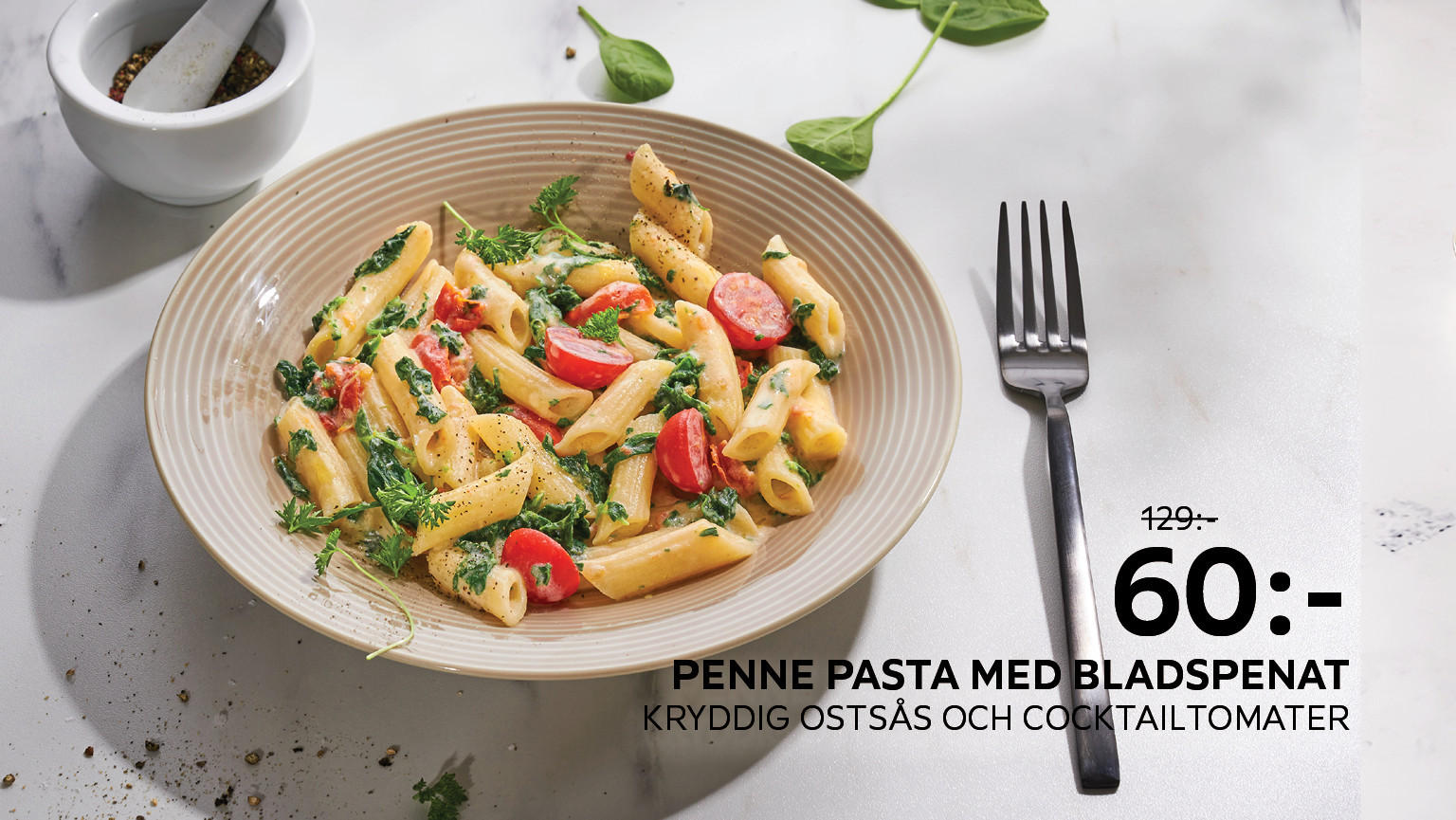 Penne pasta med bladspenat, kryddig ostsås och cocktailtomater