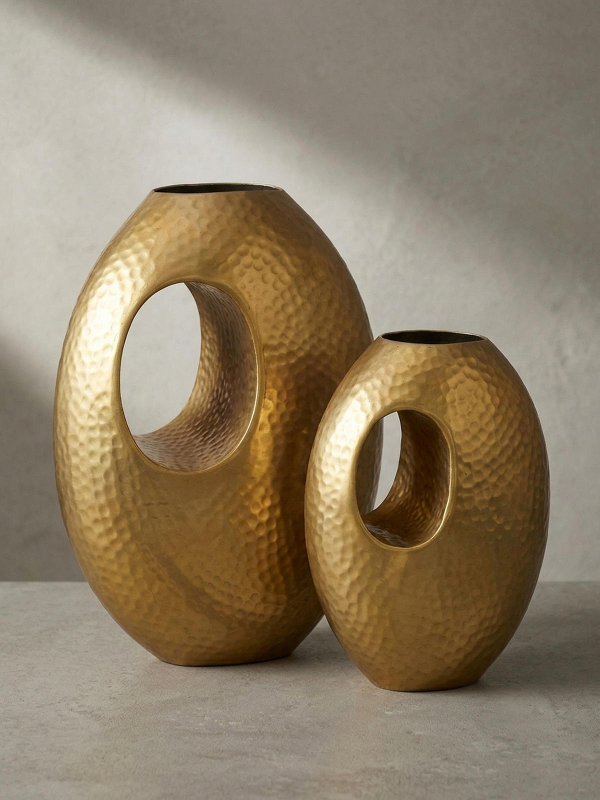 VASE 2er Set Aluminium mit Tragegriff Hammerschlag Modern Handgefertigt, Gold 29x17x39 cm - Goldfarben, Metall (39cm) - KADIMA DESIGN