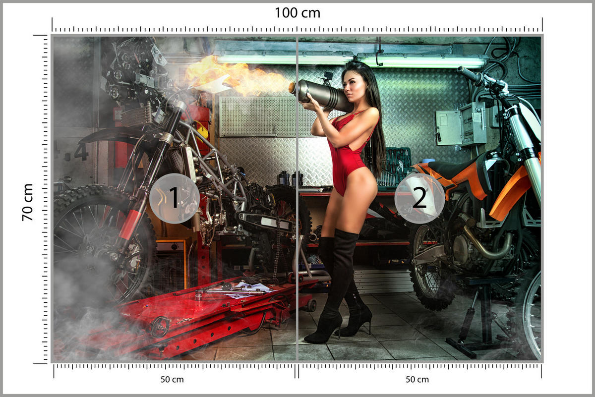 FOTOTAPETE Frau mit Brenner Garage Motorräder Werkzeuge 100x70 - Beige/Rot, Papier (100/70cm) - Muralo