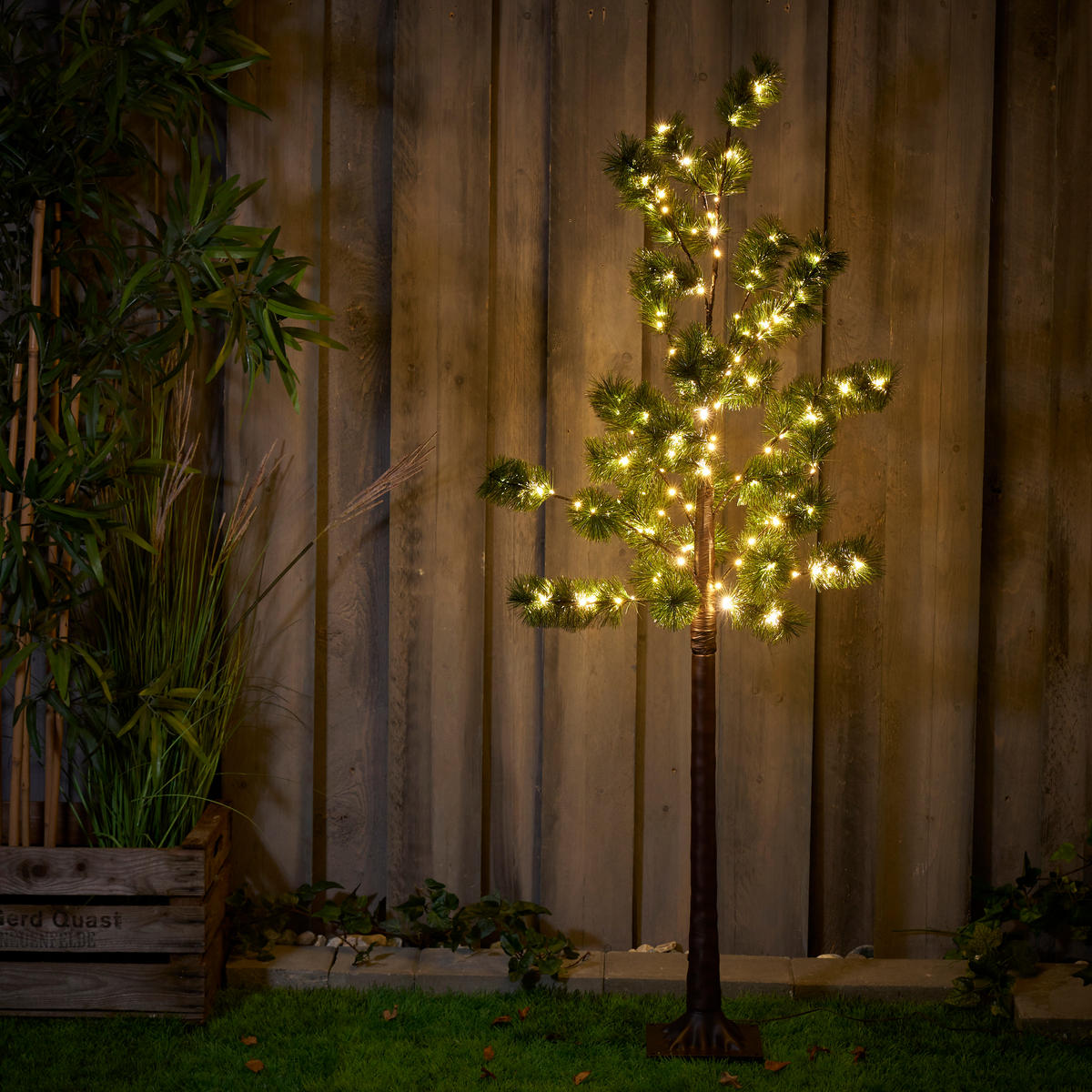 LED-TANNENBAUM - 150 cm hoch mit 240 warmweißen LEDs und Timer-Funktion für stimmungsvolle Winterdeko - Braun, Kunststoff (17/17/150cm) - Northpoint