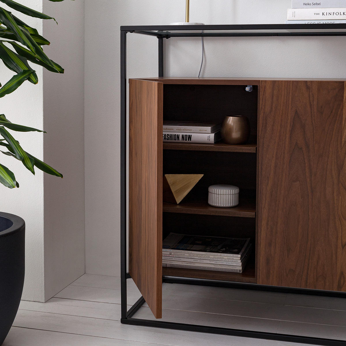 KOMMODE - Echtholzfurnier / Metall - Walnuss / Schwarz - Braun, Glas/Holzwerkstoff (84/92/45cm) - home24