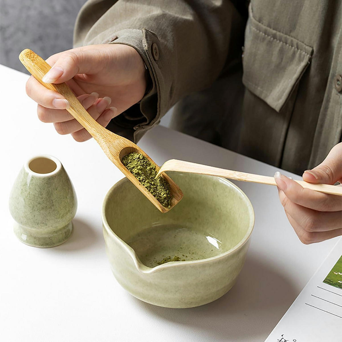TEEZUBEHÖR 7-teiliges Set Matcha Schale mit Ausguss und Bambusbesen - Grün, Keramik (12.5/1.5/14cm)