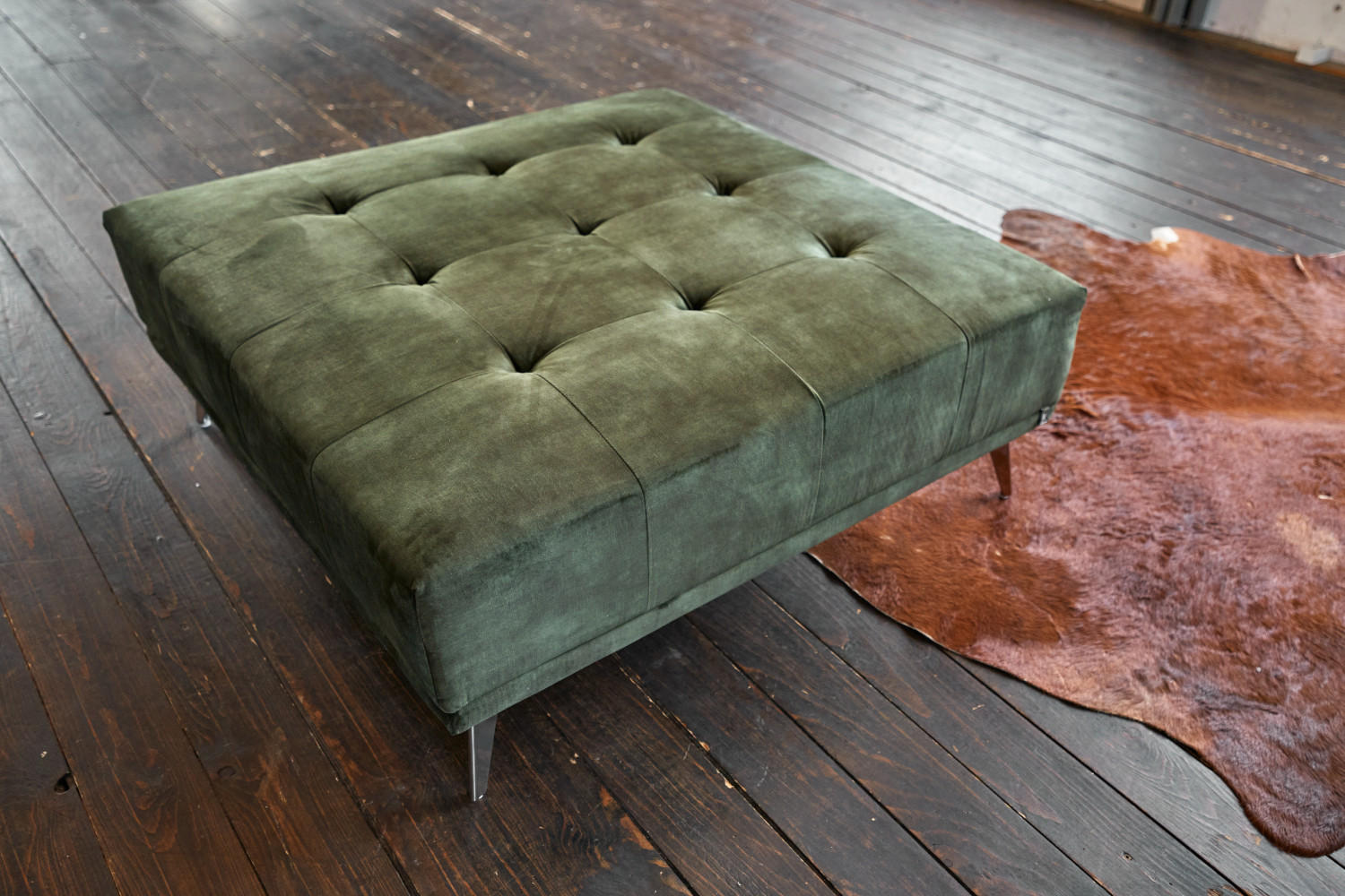 HOCKER WIOLO Grün Velvet - Silberfarben/Grün, Textil (110/42/110cm) - KAWOLA