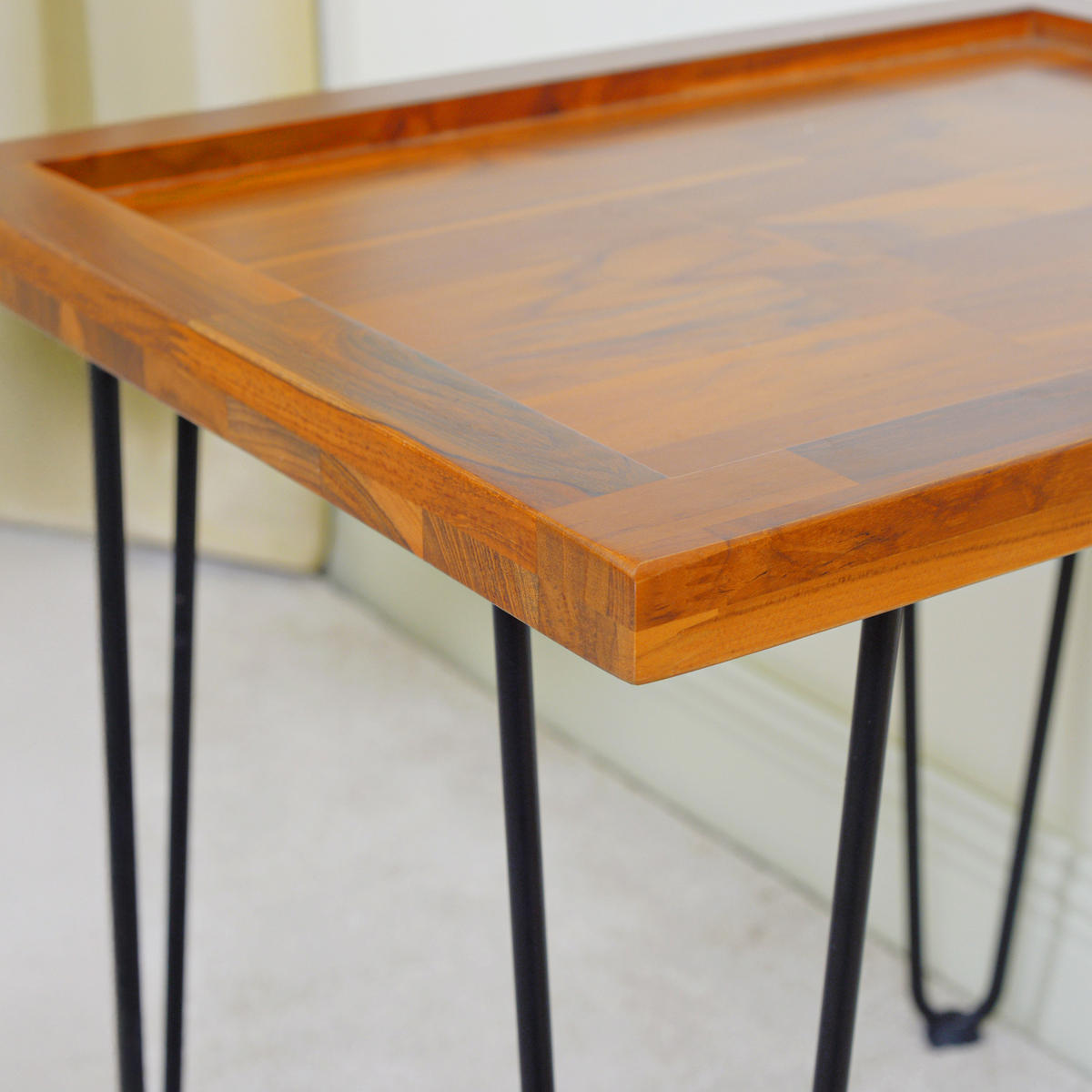 COUCHTISCH 55.5/45/53 cm Naturholz Mahagoni mit lackierten Eisenfüßen - Naturfarben, Holz (55.5/45/53cm) - OKWISH